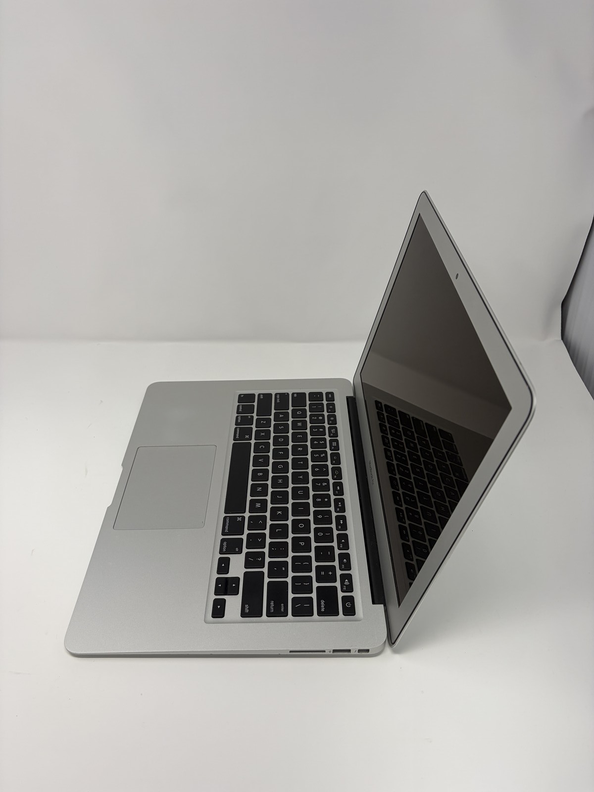 Apple MacBook Air i5-4250U 8GB RAM 128 GB SSD Mid 2013