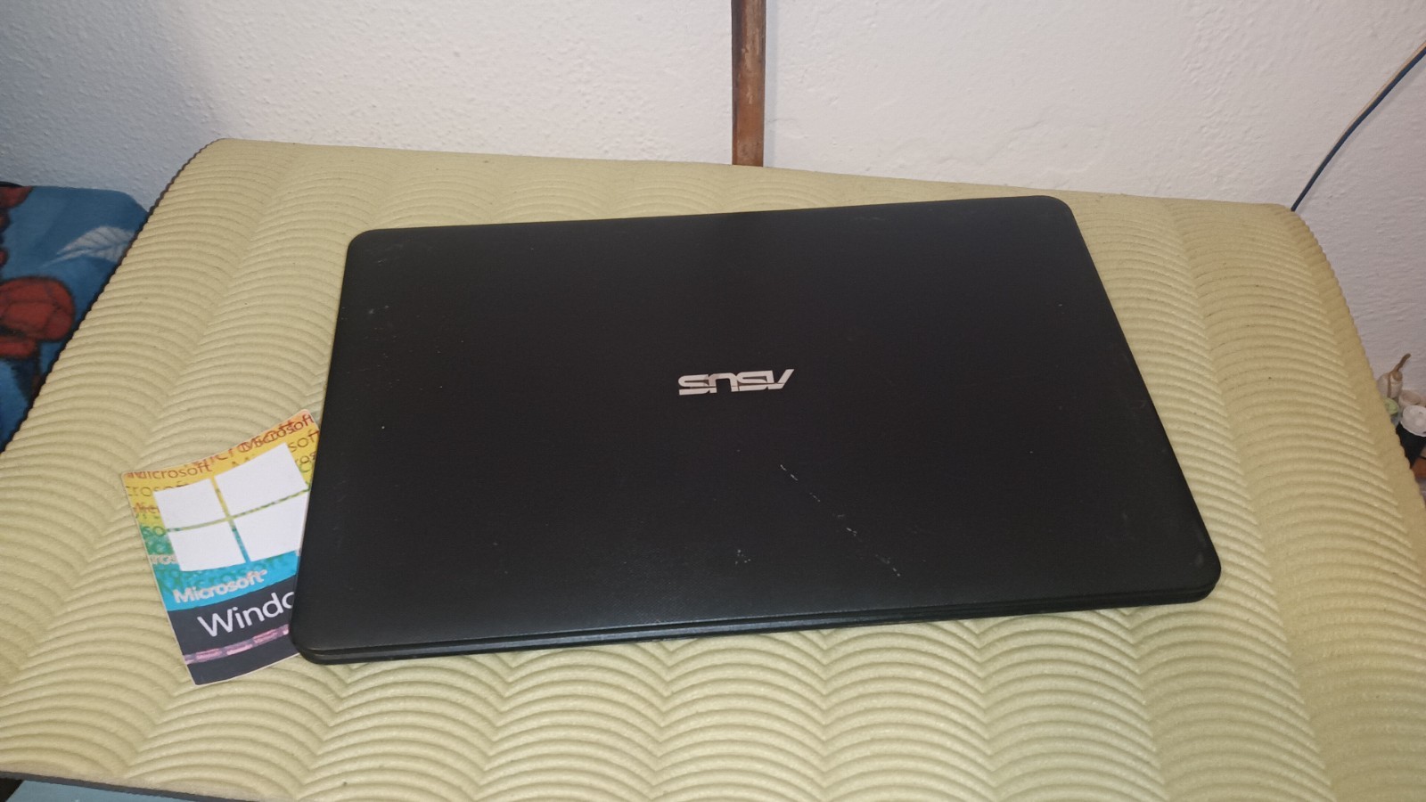 ASUS R752L i3-4030U 8gb 128GB SSD M2 17.3″ 1600×900 nvidia 820m 2gb windows 11