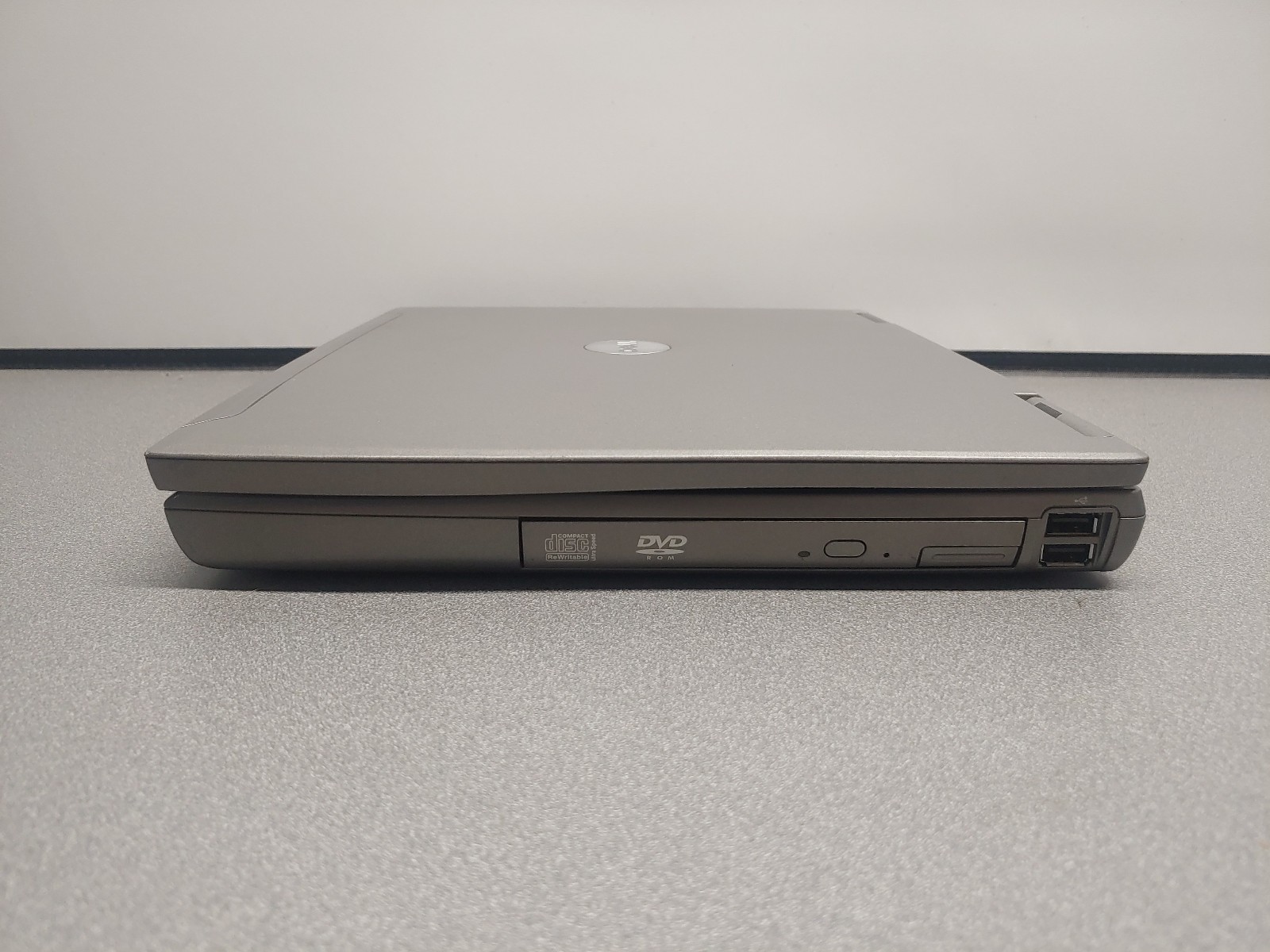 Dell Latitude D610 Intel Pentium M 1.6GHz, 2GB RAM, 40GB HDD, Windows XP w/ Bag