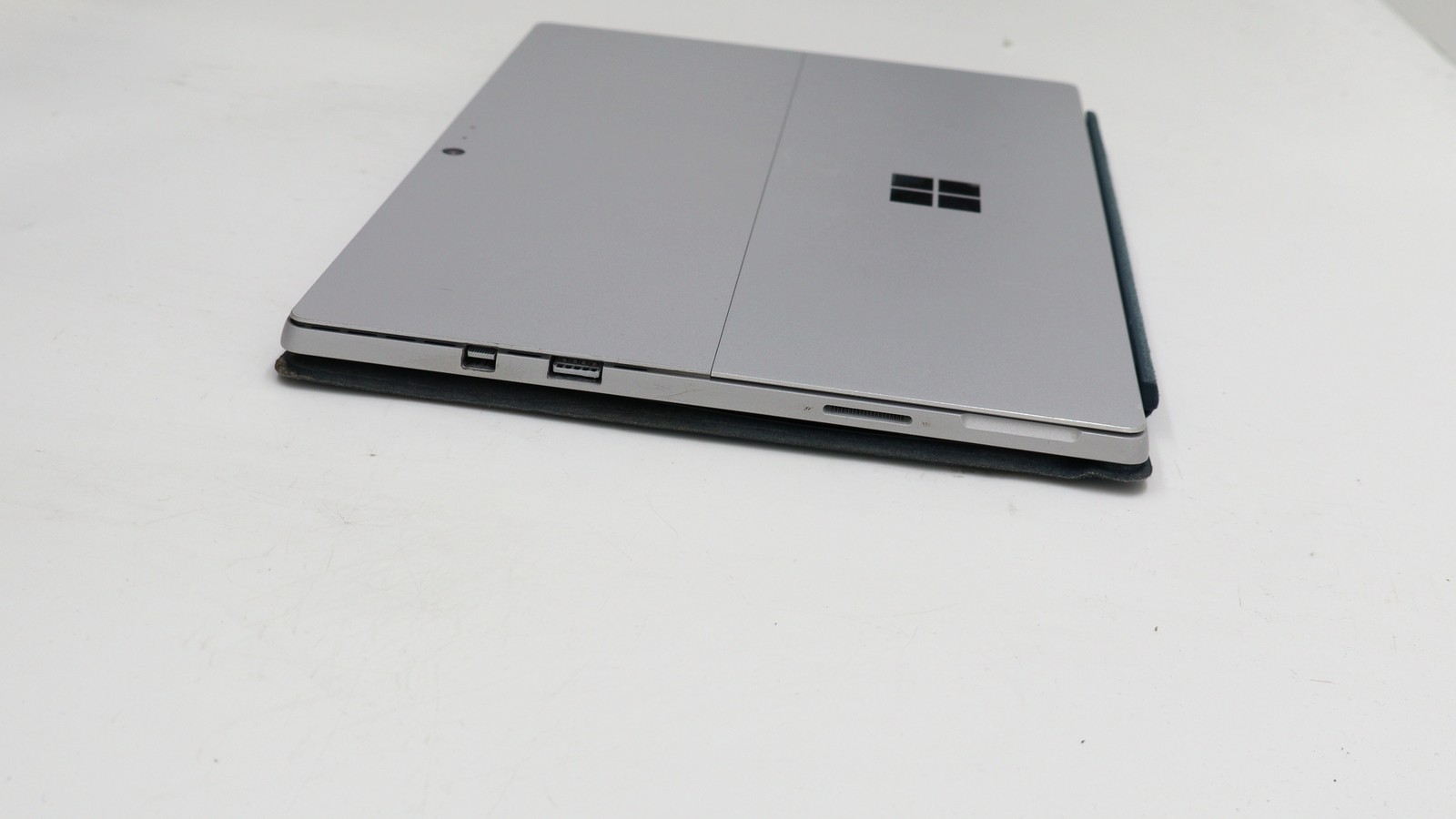 Microsoft Surface Pro 12″ i7-7660u 8GB 256GB – Fair READ DESC