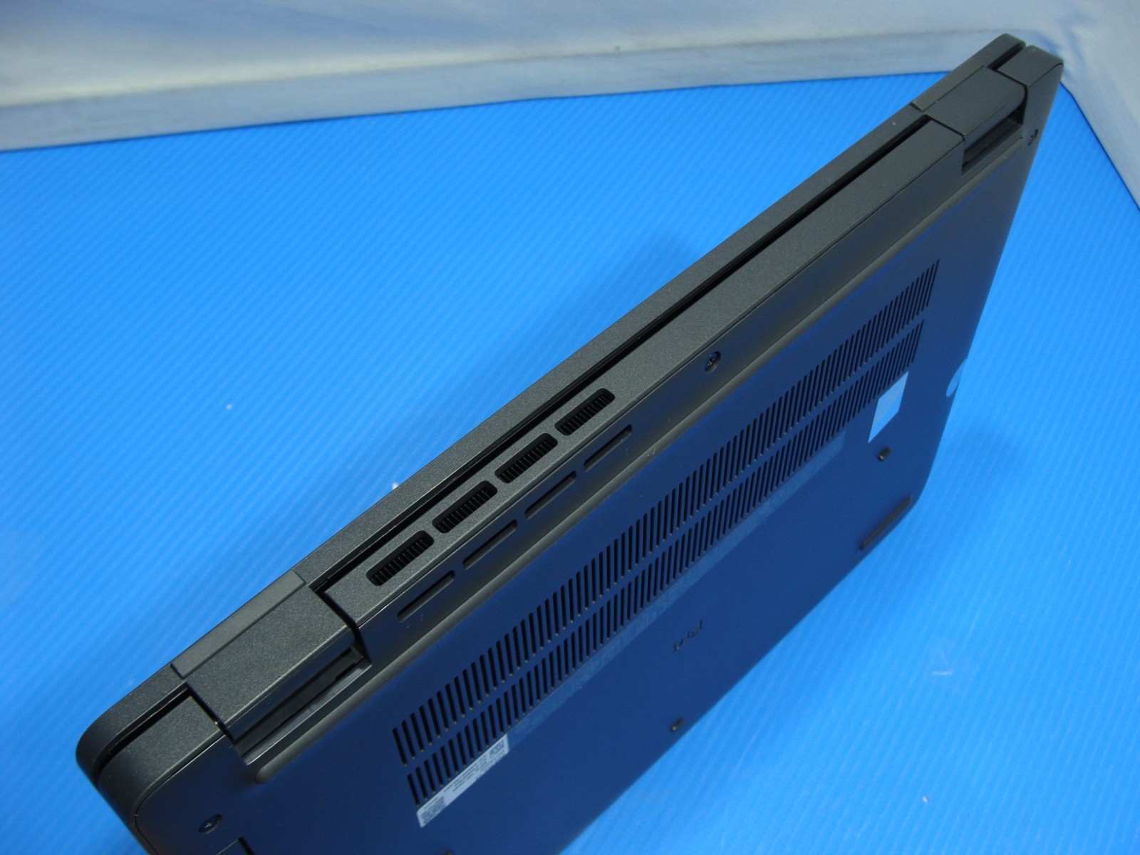Dell Pro 14 PC14255 14″ FHD+ AMD RYZEN 5 220 3.2GHz 8GB 256GB 740M Win 11Pro +PA