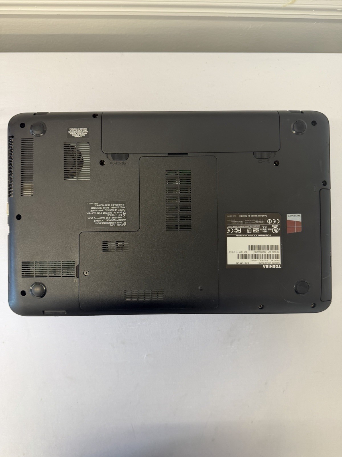 Toshiba Satellite Laptop – Good Screen – AMD E-300 – Read Des