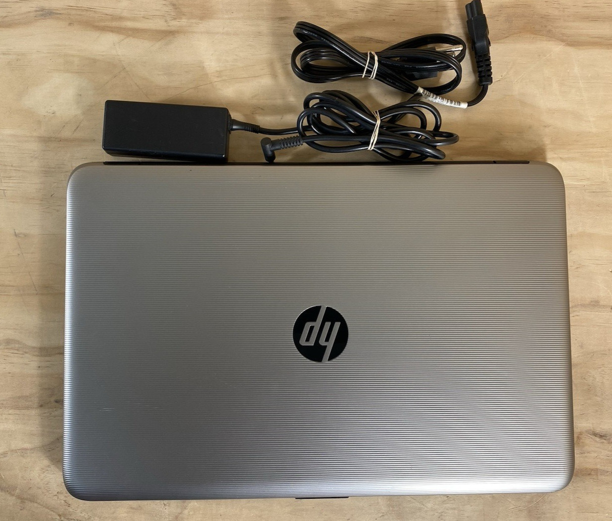 HP 15-ba113cl 15.6″ AMD A10-9600P@2.4GHz/16GB DDR4 RAM/960 GB SSD/Win11H