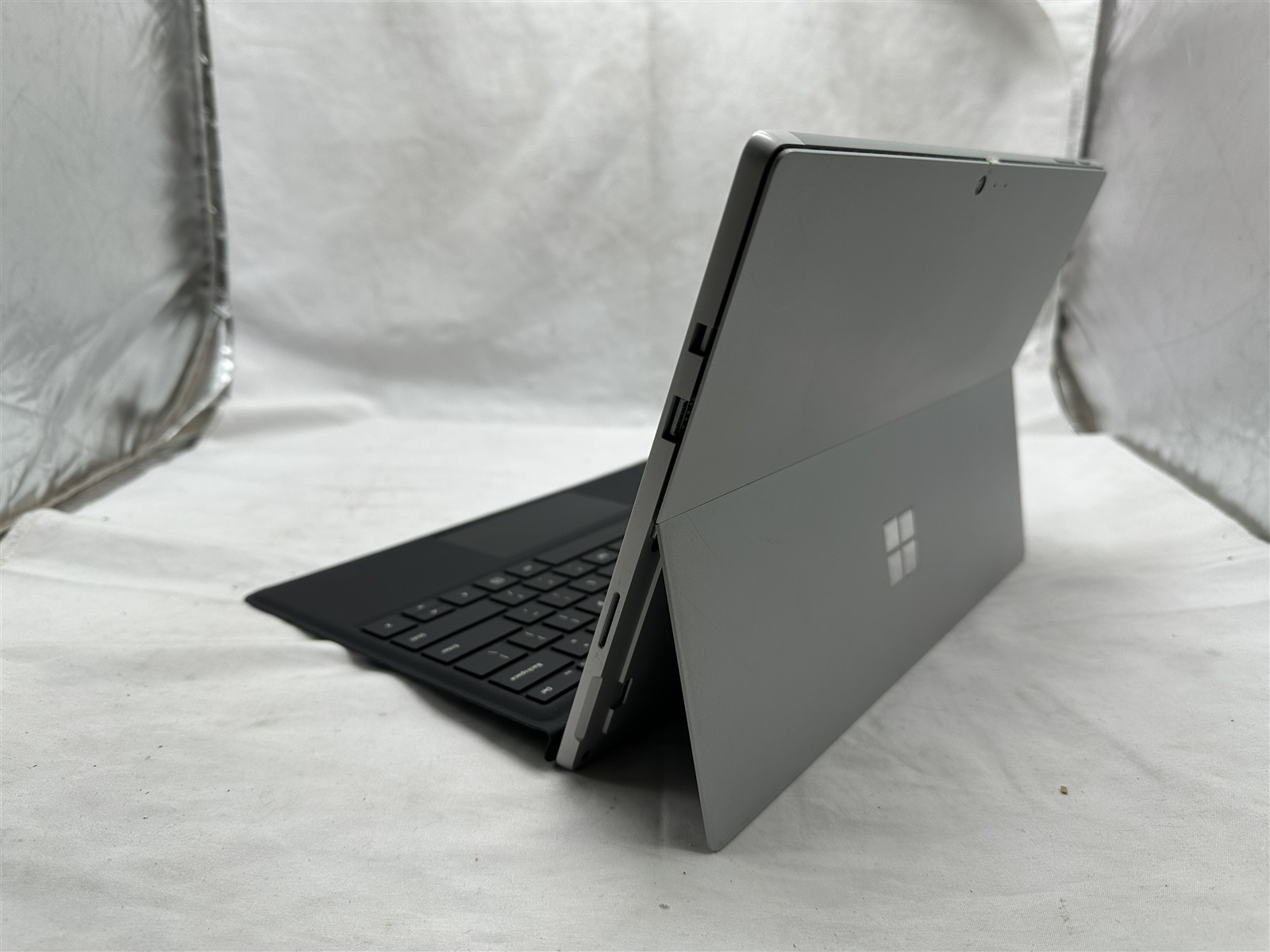 Microsoft Surface Pro 6 14″ Laptop Intel i5-8350U 8GB RAM 256GB NVMe Win 11