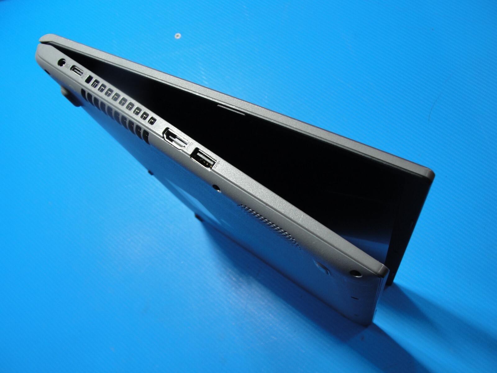 Asus VivoBook F515JA 15.6” FHD Intel Core i3-1005G1 1.2GHz 4GB 128GB SSD+Charger