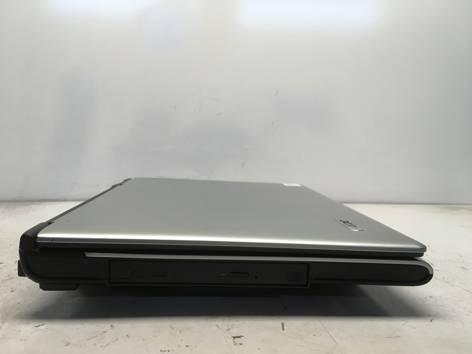 Acer TravelMate 4220AWLMi Genuine Intel T1350 1.86GHz 1 GB NO HDD No Batt