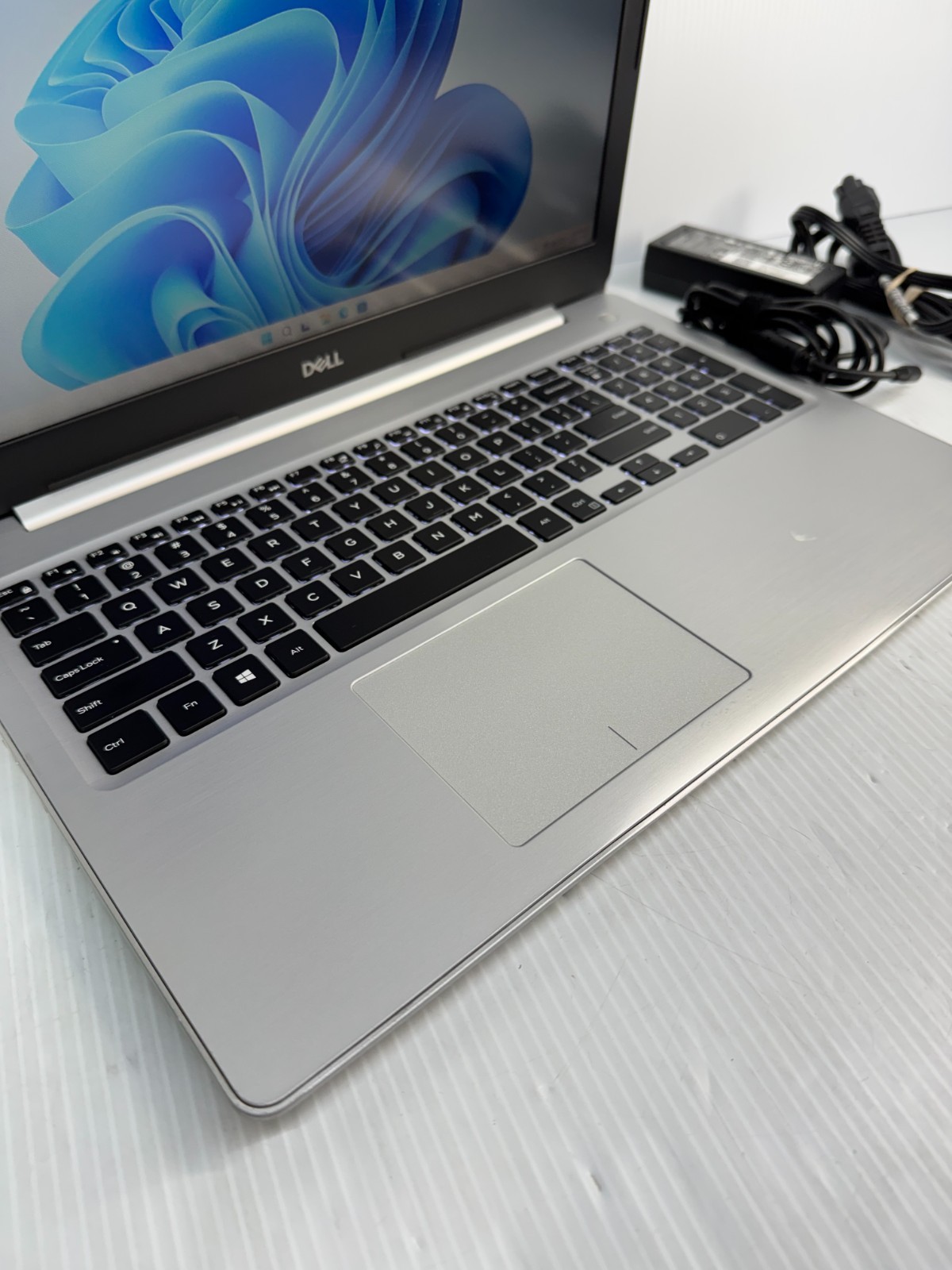 Dell Inspiron 5570 i5-8250U 15.6″ Windows 11 Laptop 256GB SSD 16GB *SEE PICS