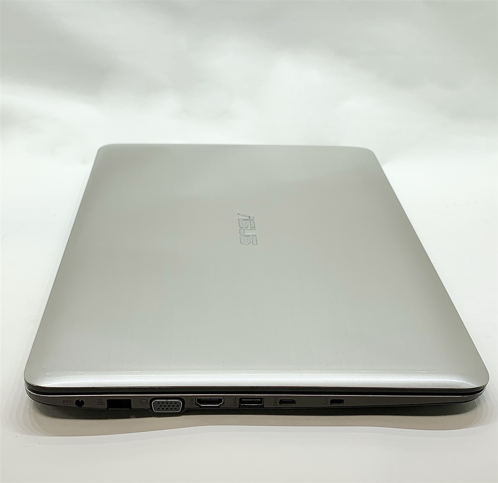 ASUS F556U Laptop i5 7200U 2.50GHZ 15.6″ FHD 8GB 128GB SSD NO BATT Windows 11