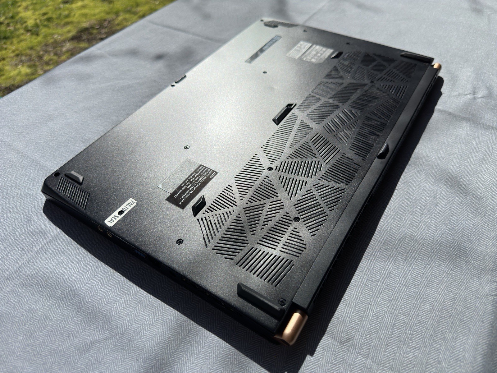 NVIDIA RTX 2080 8GB, MSI GS75 Stealth-093, i7-8750H, 1TB SSD, 32GB, 17.3″ 144Hz