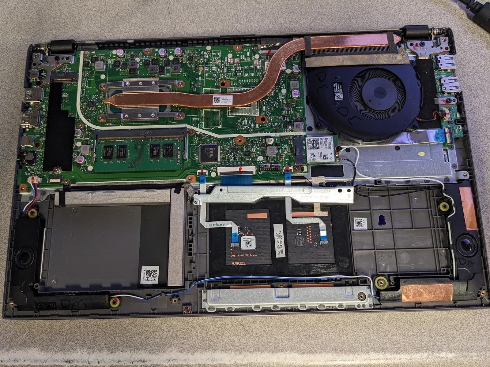 ASUS VIVOBOOK F512J i3-1005G1 @ 1.20 GHz, 12GB RAM, NO HDD/OS