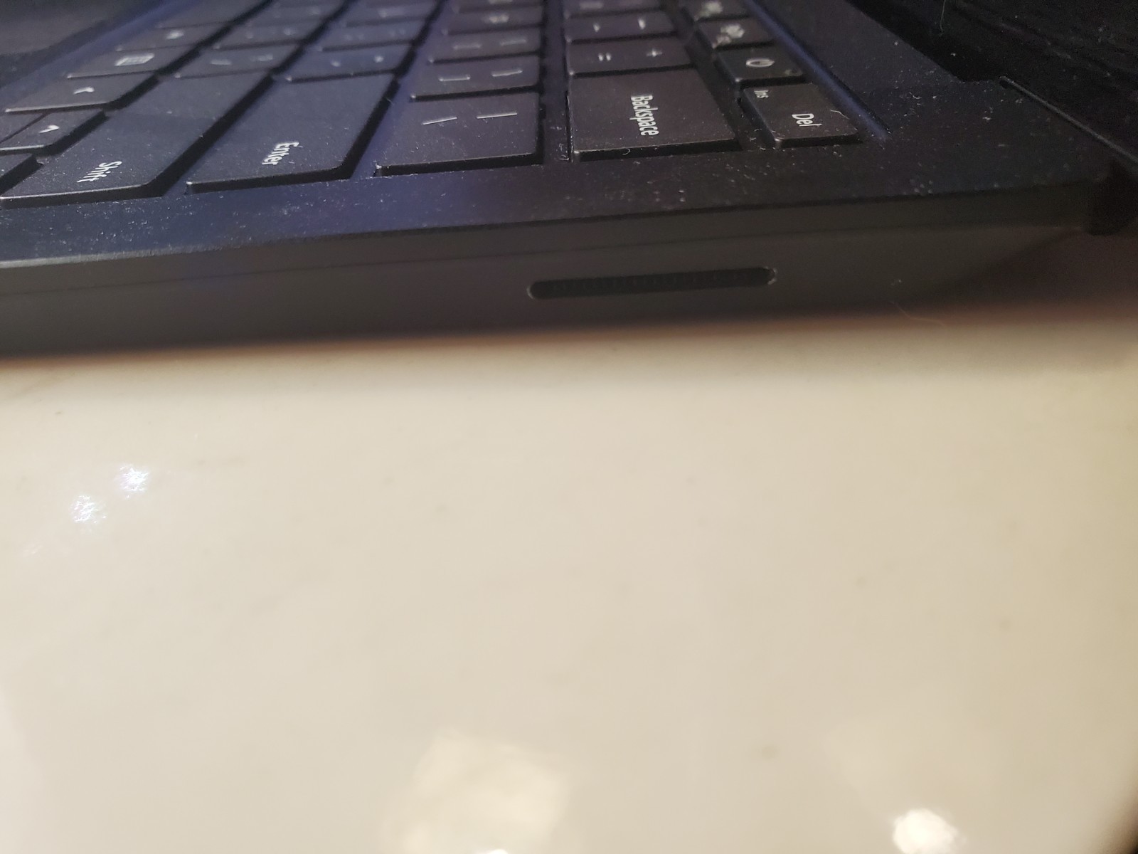 Microsoft Surface Laptop 3 – i5-1035G7 / 8GB RAM / 128GB NVMe – No OS Installed