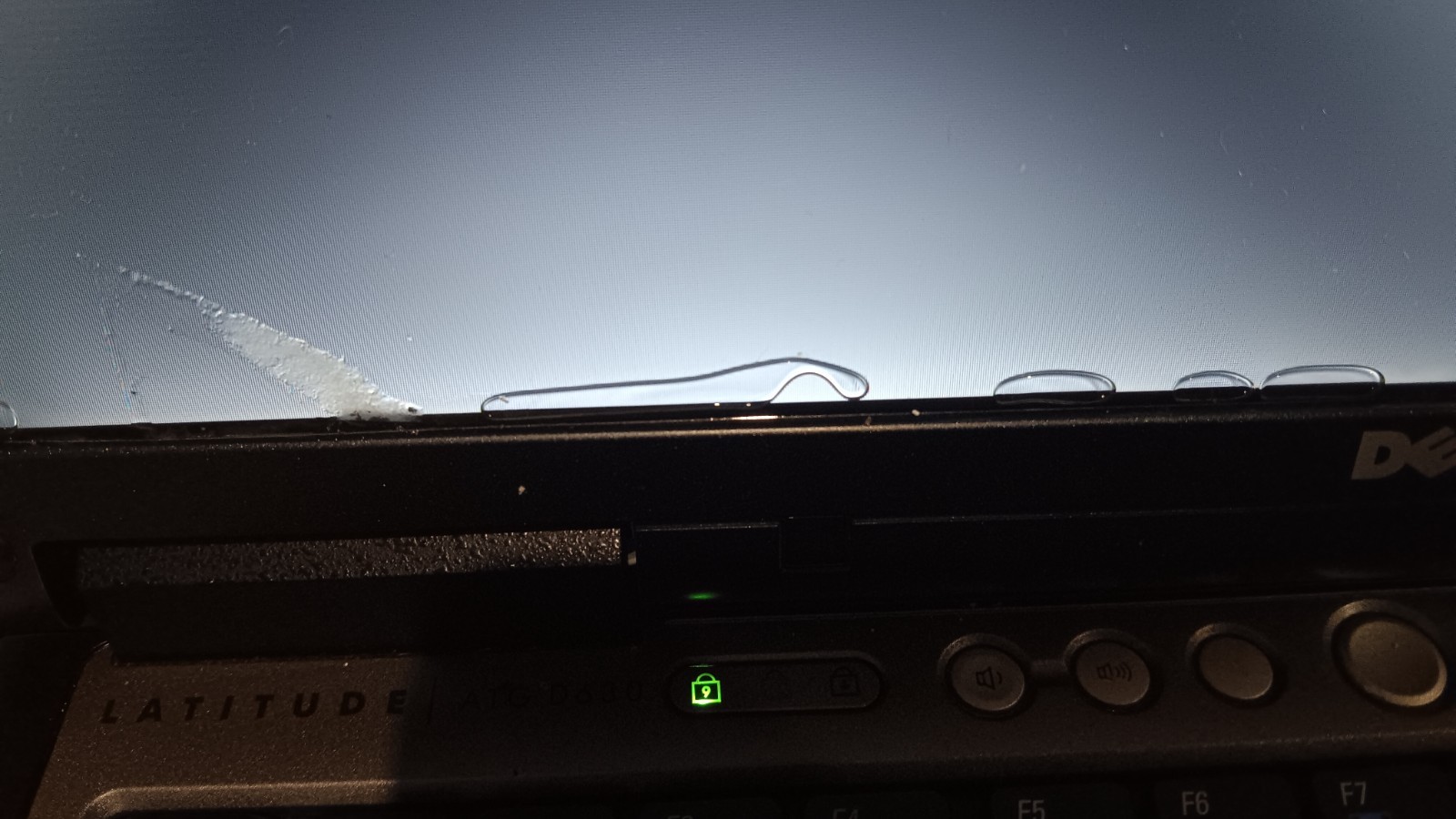 Dell Latitude D630 ATG Rugged Laptop Intel C2D @ 2.20 GHz 80 GB HD 14 LCD Screen