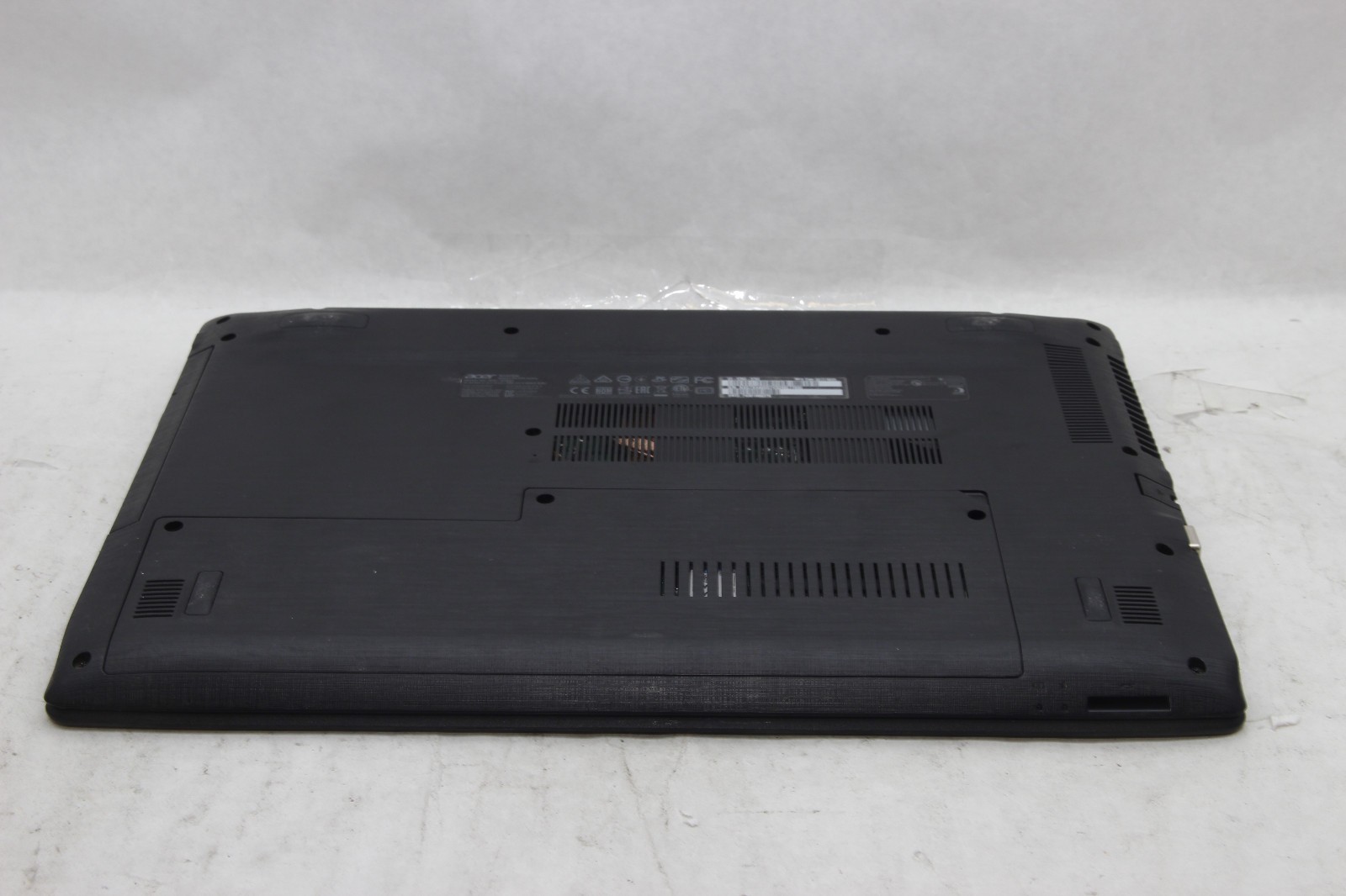Acer Aspire E5-576G 15.6″ Laptop i5-8250U 8 GB RAM 256 GB SSD Win 11 No Charger