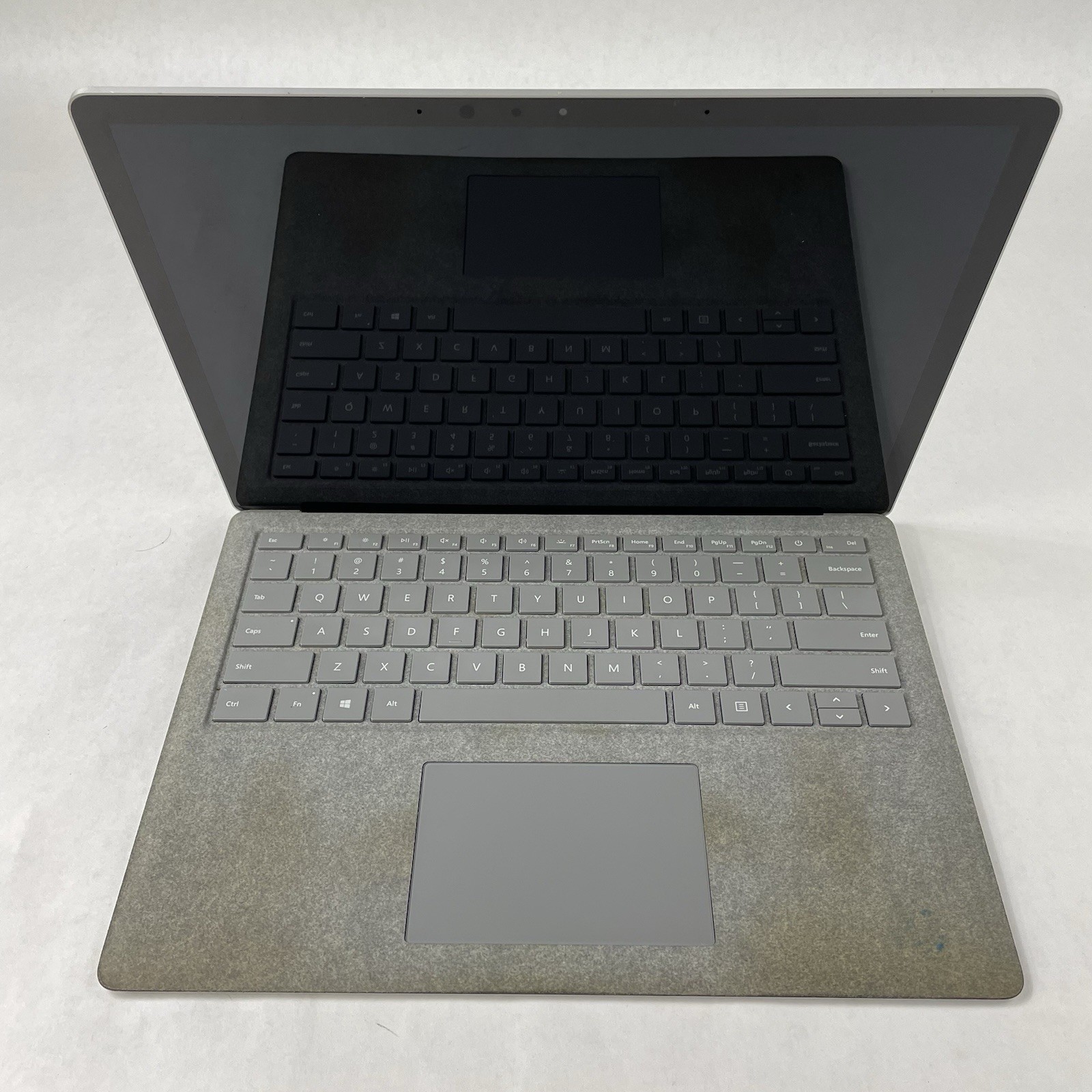 Microsoft Surface Laptop 13.3″ i5-7200U 2.50 GHz 8 GB RAM 256 GB SSD Windows 11