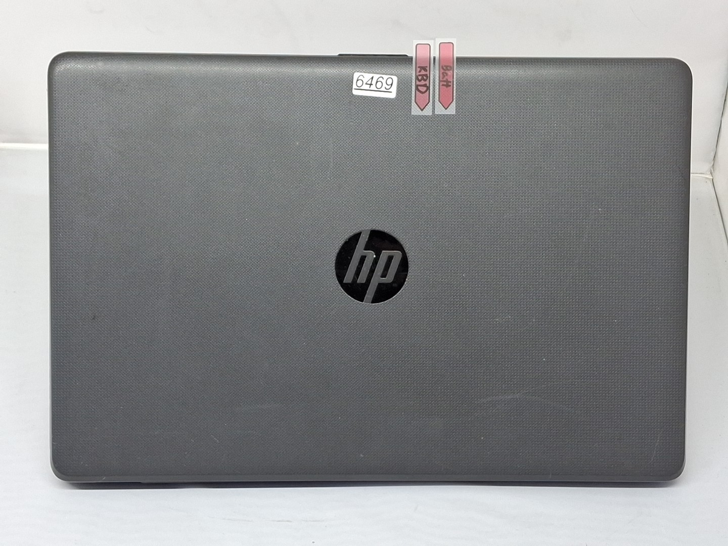 HP 250 G6 – i5-7200U – 8GB, 256GB, Windows 11 – bad key, loose hinge
