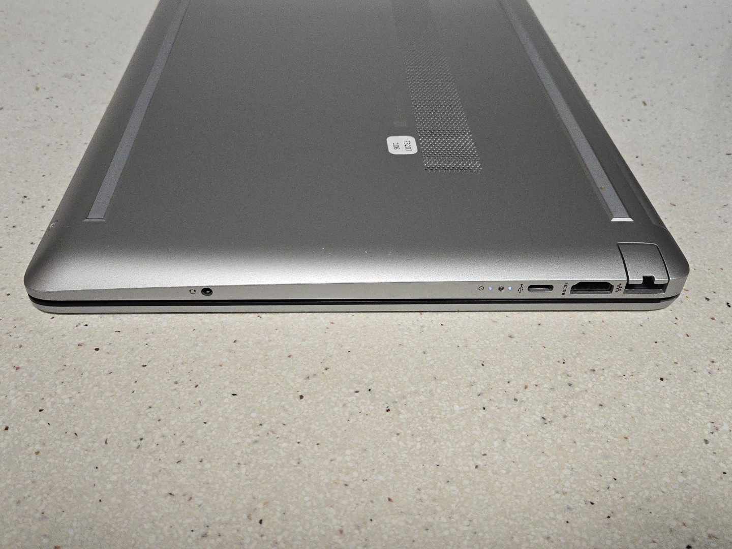 HP 15-DW1032nr laptop computer Intel 1.1Ghz Celeron N4020 4GB RAM 1TB HDD
