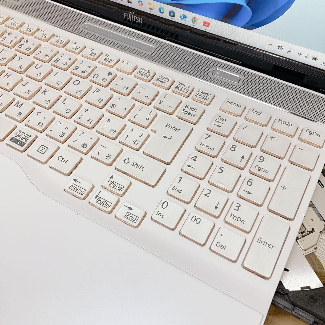Fujitsu LIFEBOOK AH53/B3 8th generation i7 high speed SSD Notebook PC 17