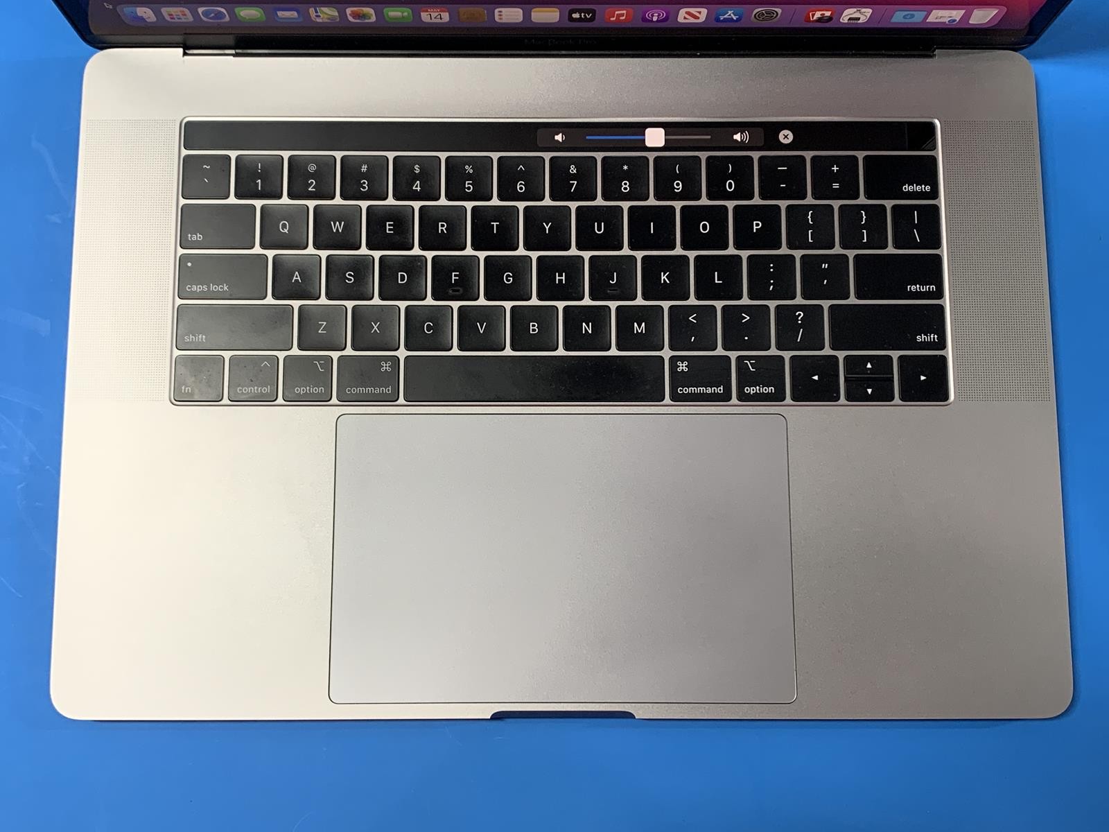 Apple MacBook Pro A1990 Core i7 9750H 2.60GHz 32GB 512GB SSD Big Sur MV902LL/A
