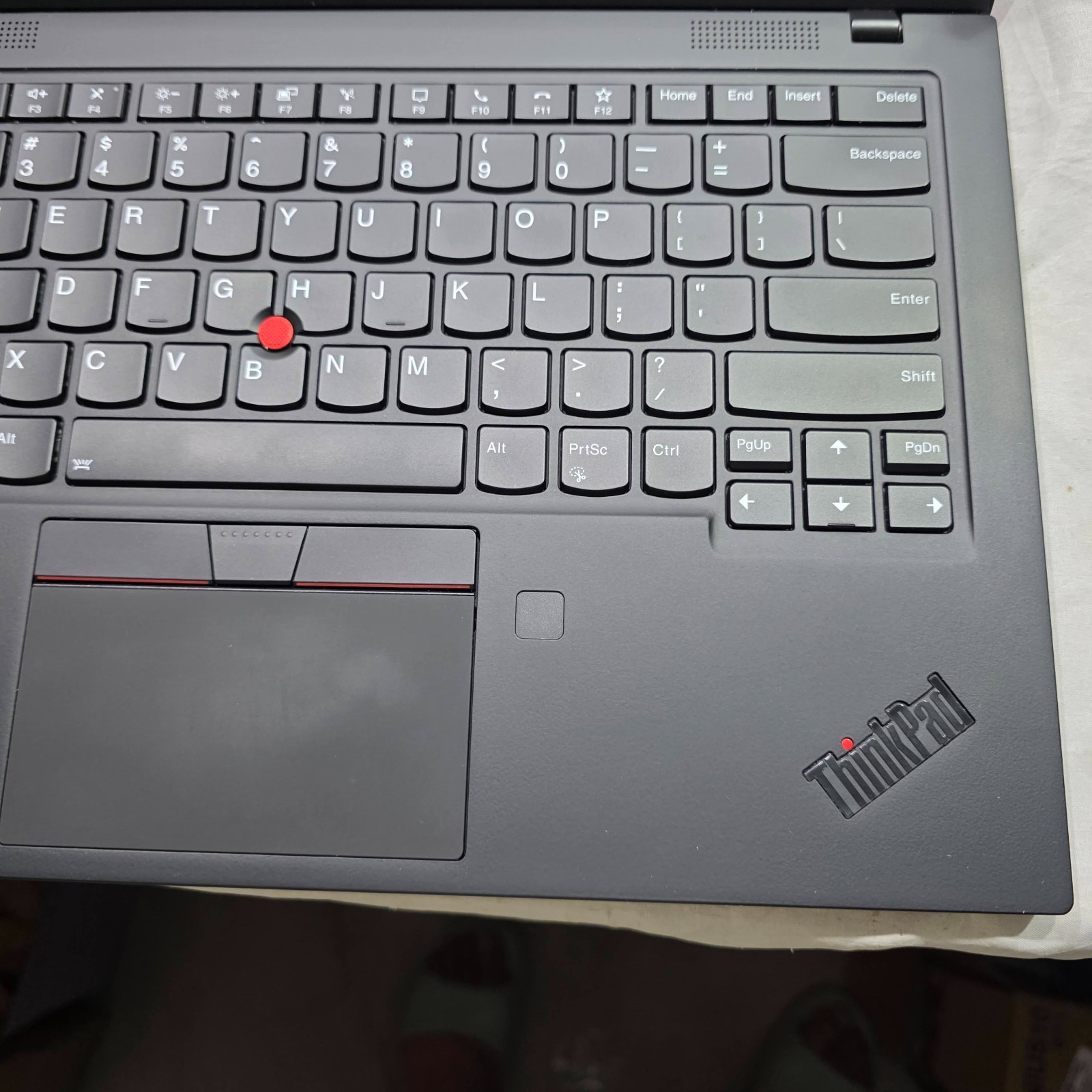 Lenovo ThinkPad X1 Carbon 8th Gen 8 14″ WQHD 1440p i7-10610U 16GB 512GB – Fast S