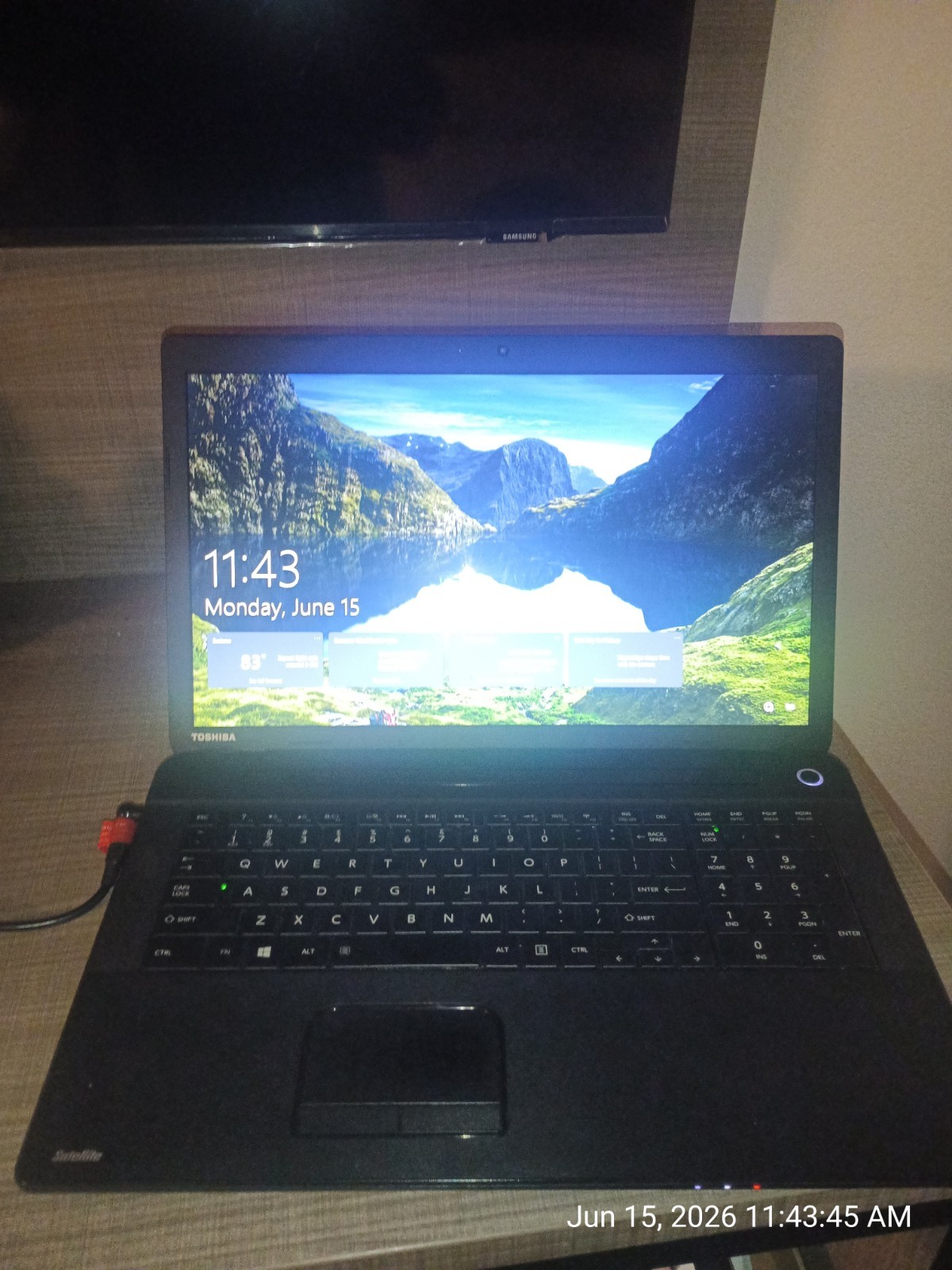 Toshiba 17’3 Satellite C75D Laptop 8Gb Ram,750Gb Drive ,DVD,WIFI,Win 10