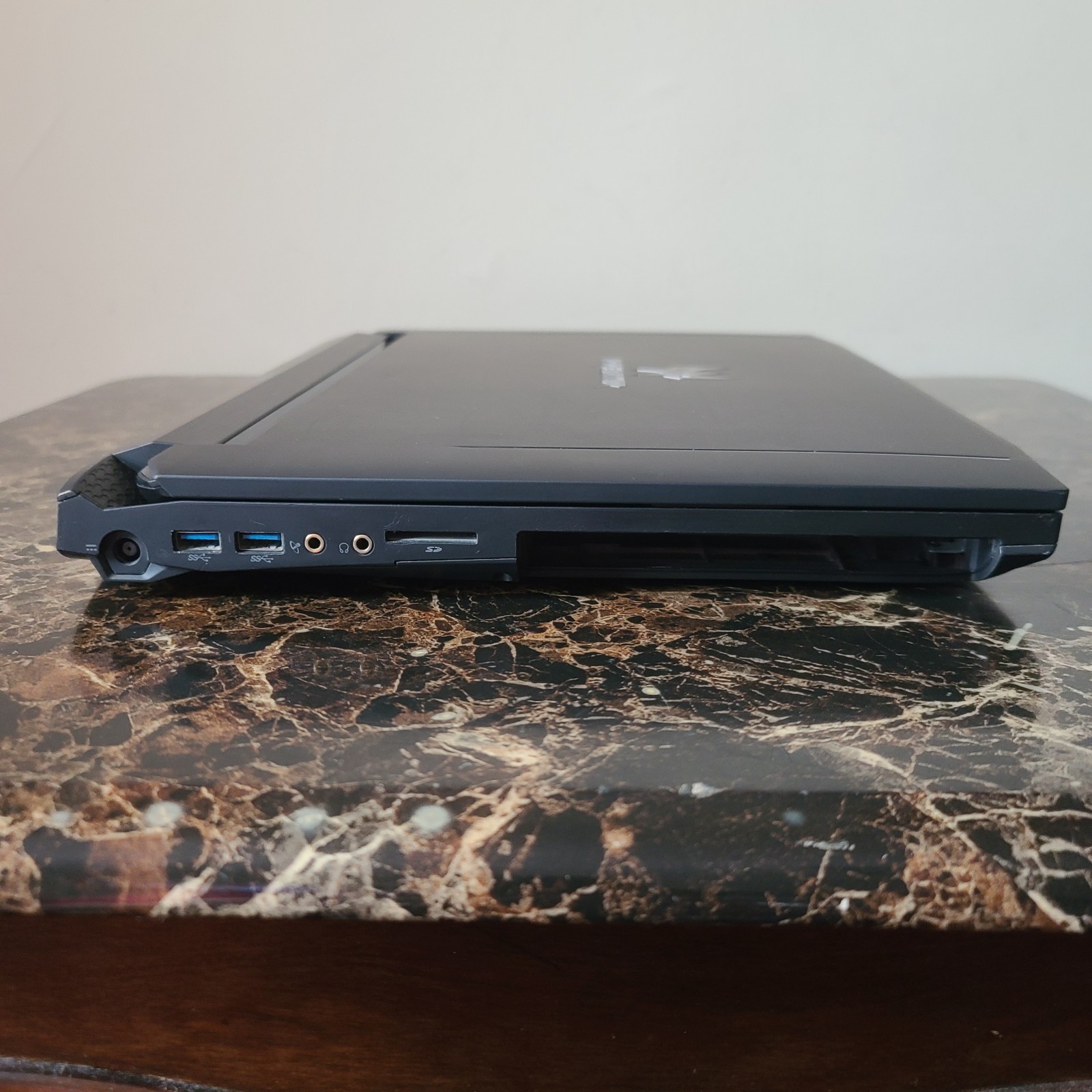 PREDATOR G9-593 GAMING LAPTOP CORE i7-7700HQ 8GB RAM GTX 1060