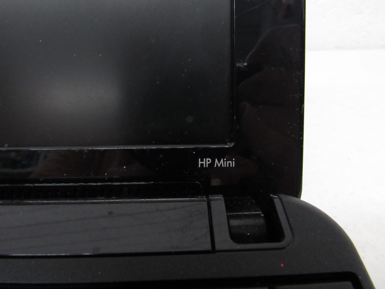 HP Mini 110 1.6GHz Windows 7 Notebook Mini Computer Untested For Parts