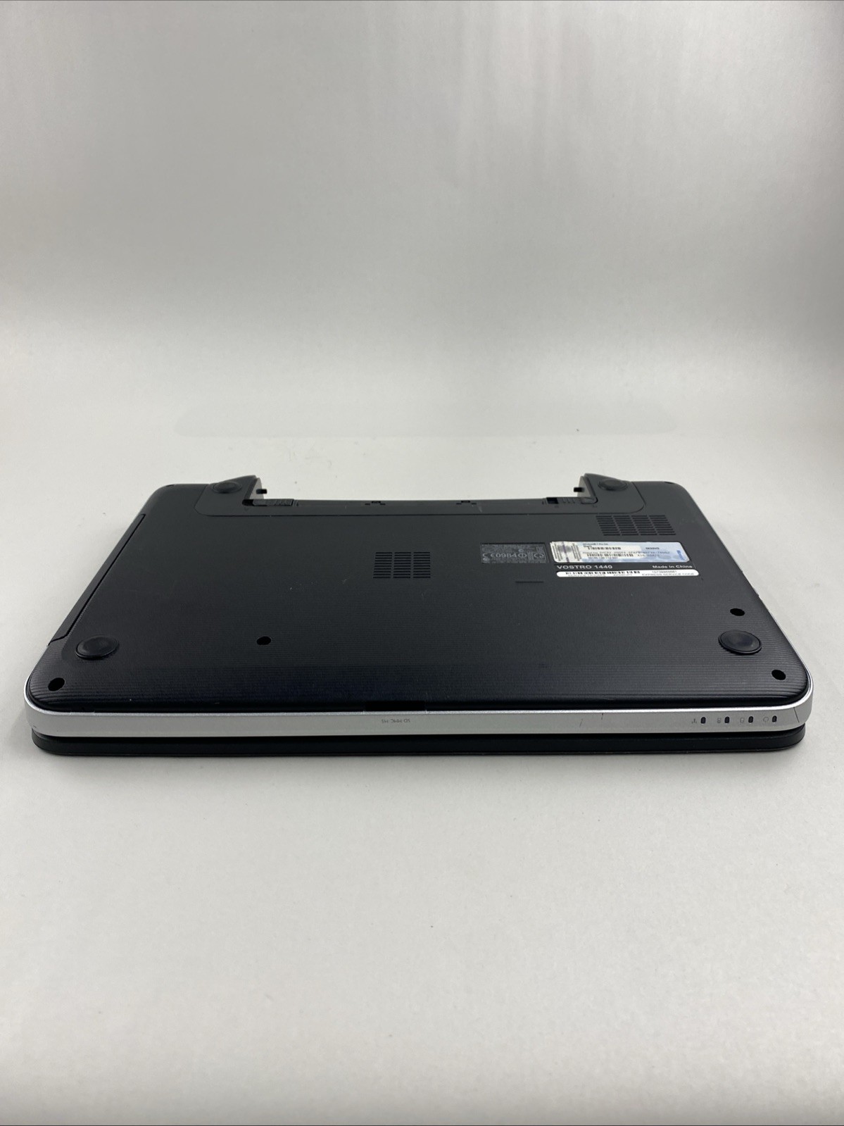 Dell Vostro 1440 Core i3-M370 2.40GHz 2GB RAM 14.0″ No Battery No HDD No OS