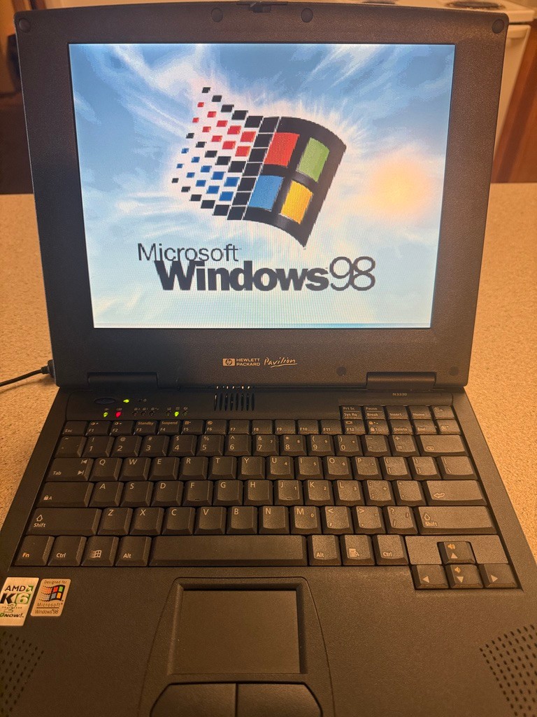 Vintage HP Pavilion N3330 Laptop Windows 98 Working Comes With Power Cord.