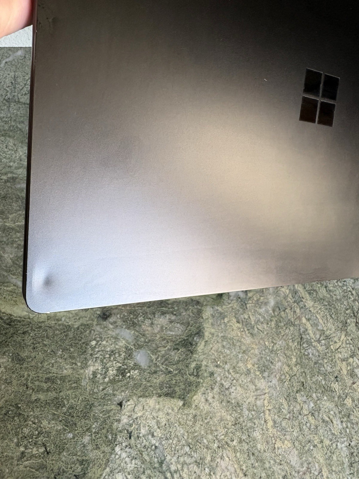 Cracked Microsoft Surface Laptop 3 13.5″ i5-1035G7 1.2GHz 8GB RAM 256GB SSD