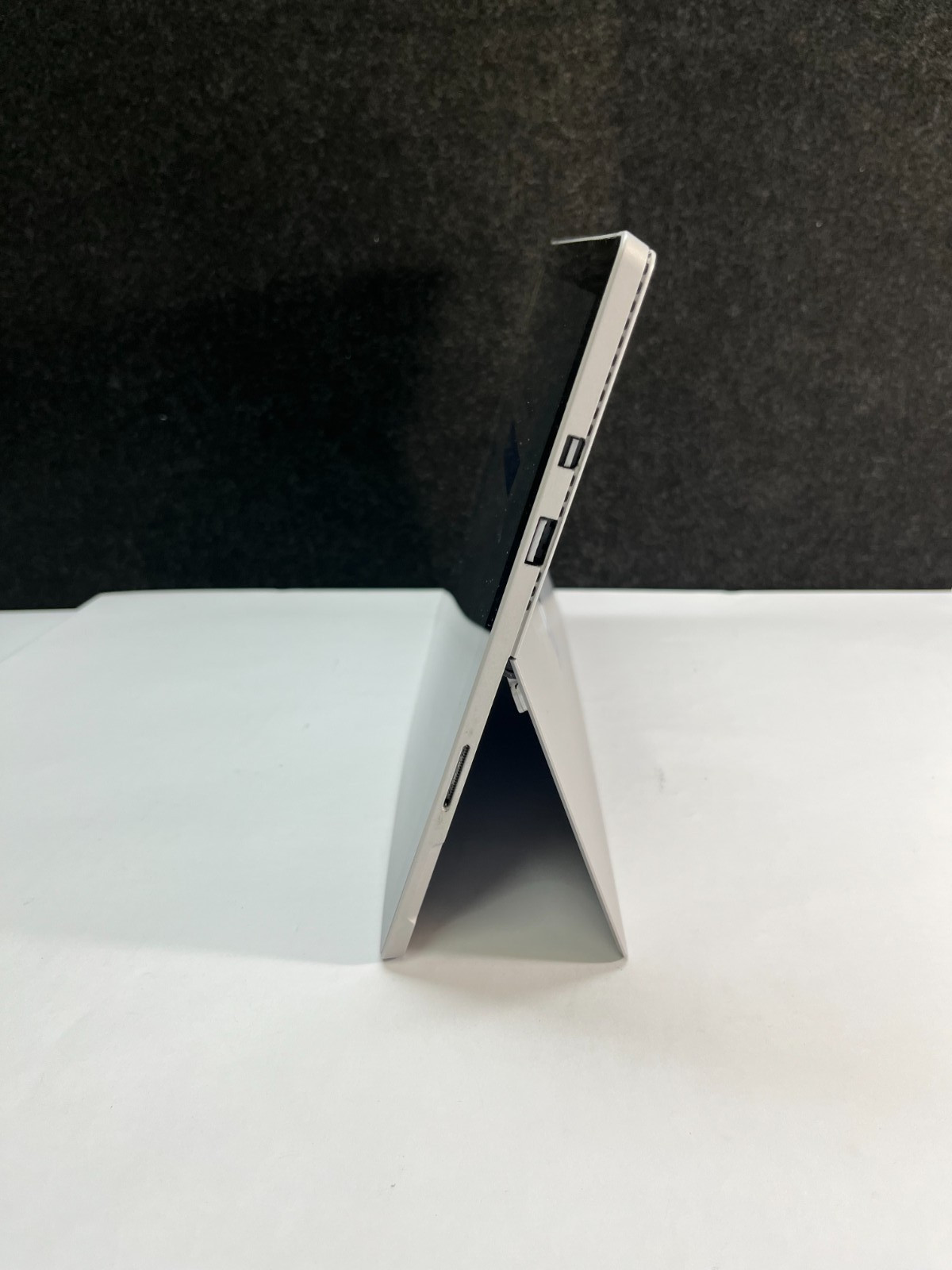 Microsoft Surface Pro 4 1724i5-6300U@2.4 GHZ 4GB RAM 128 GB NVME Win 11 PRO