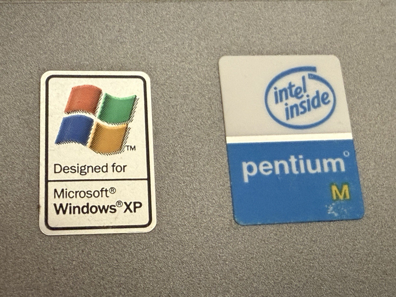DELL LATITUDE D400 12.1″ Laptop INTEL PENTIUM 1.4GHz 2Gb 60Gb HDD WinXP PRO SP3