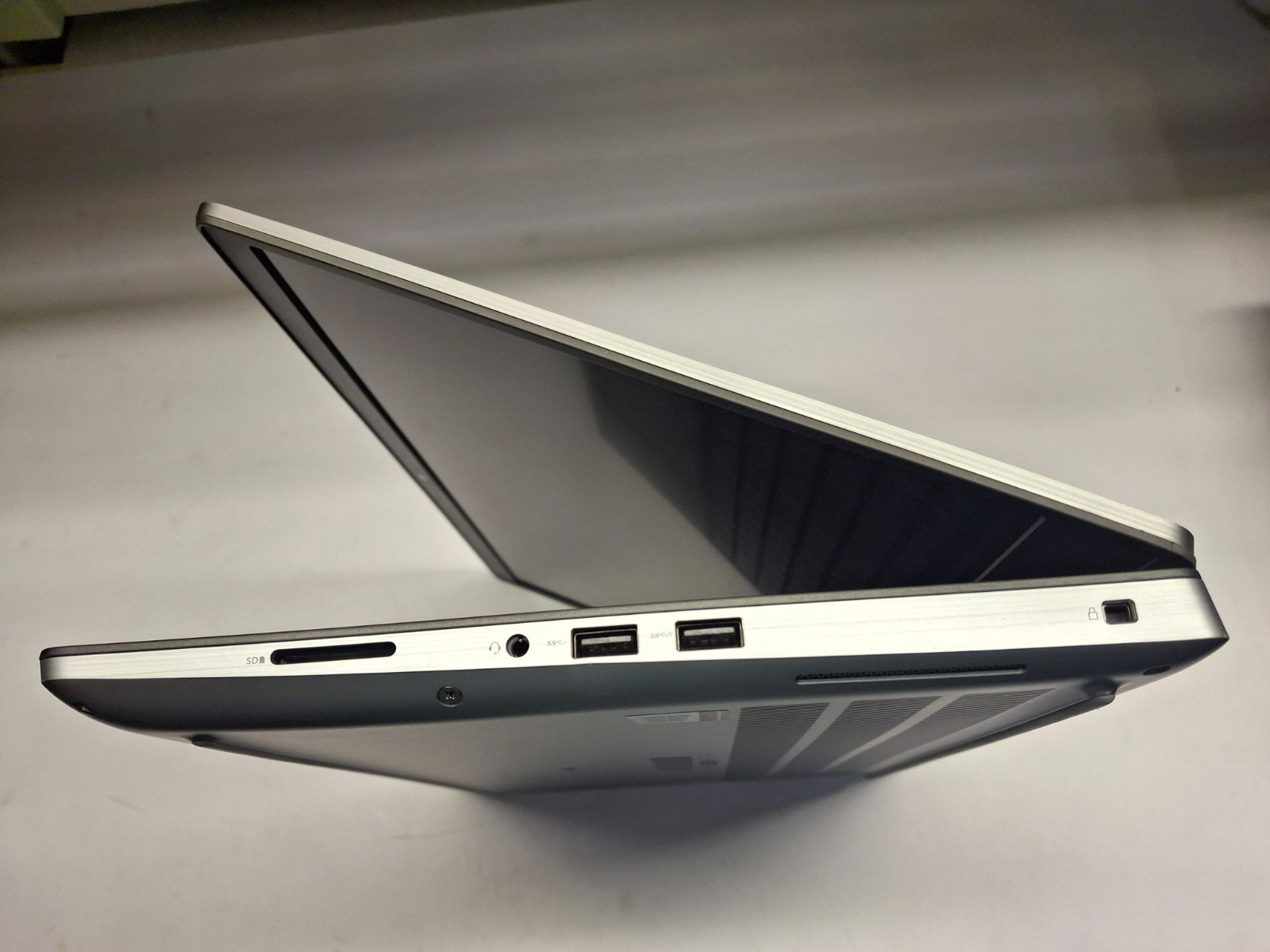 Dell Precision 7550 15.6″ UHD i9-10885H 2.4GHz 32GB 512GB RTX 3000 Win11 Pro
