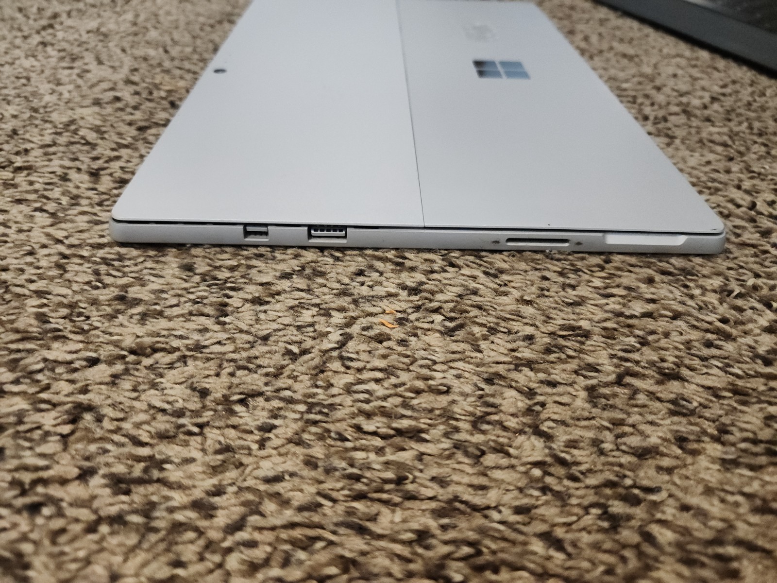 CRAiCKED SCREEN-TOUCH STILL WORKS-MISSING F7 KEY- Surface Pro 5 -WINDOWS 11