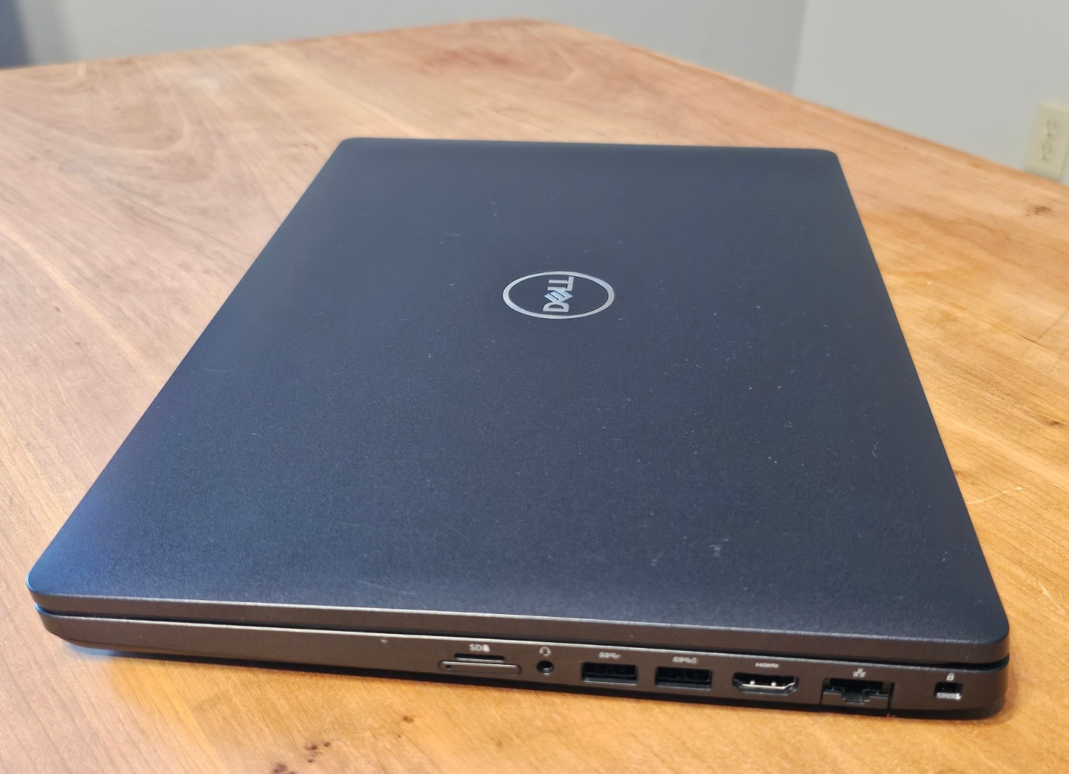 Good Dell Latitude 5500 i5-8265U 1.6GHz 8GB RAM 256GB NVMe Full HD AC & Battery