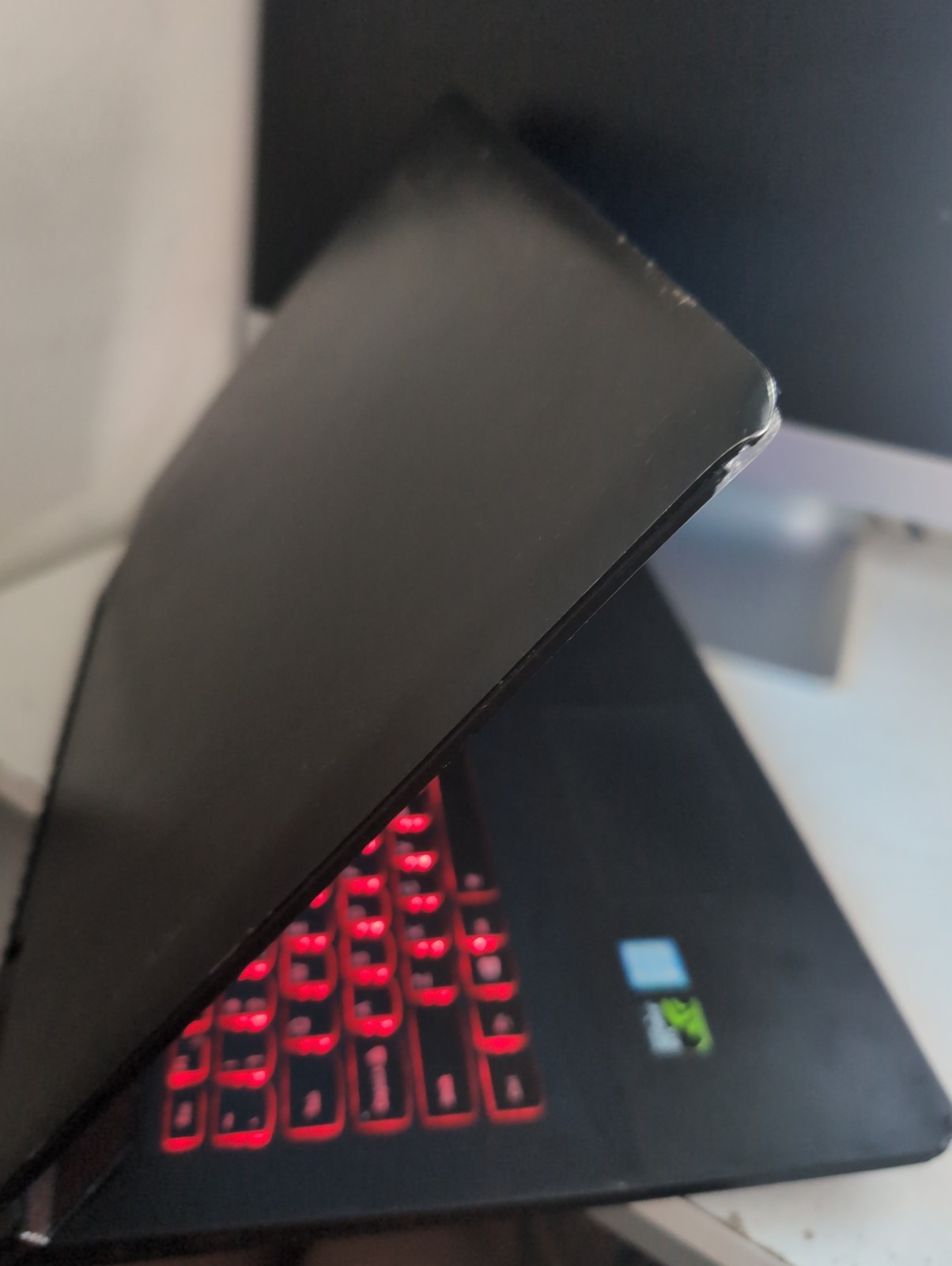 Lenovo Gaming IdeaPad Y700-15ISK Laptop I7-6700HQ Nvidia 960 4GB VRAM 8GB RAM