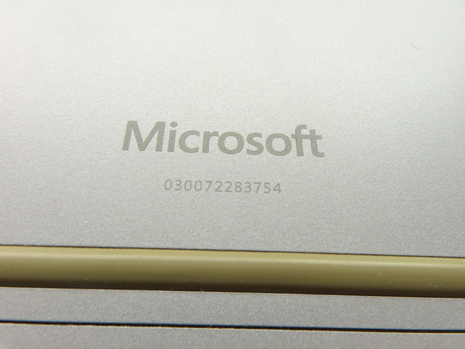 Microsoft Surface Book 2 1793 15″ Intel i7-8650U 16GB RAM 1TB SSD GTX 1060