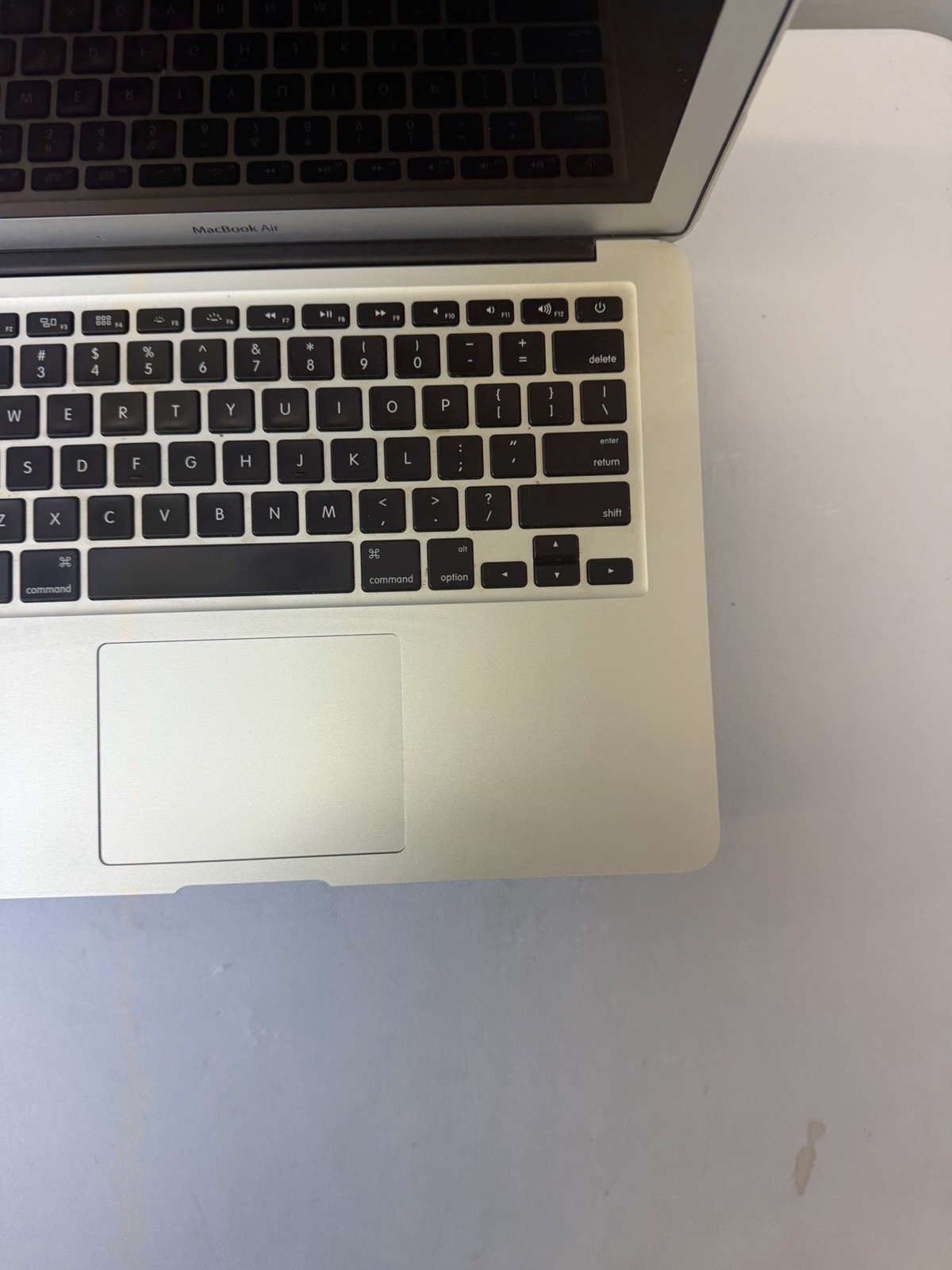 Apple Macbook Air 2012 Laptop – Intel i5-3427U – Screen Leaking Light – Read Des
