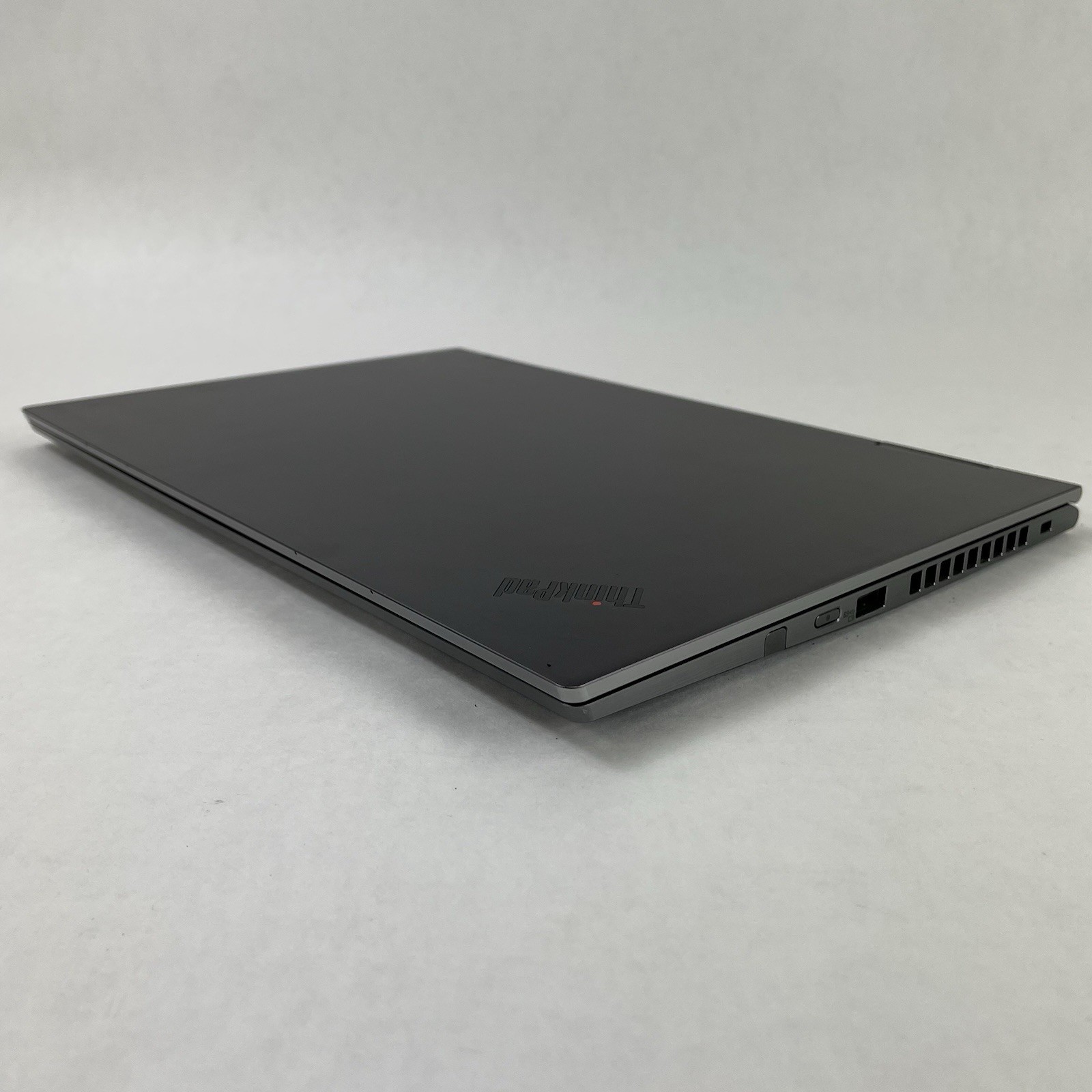Lenovo ThinkPad X1 Yoga 4Gen 14″ i5-8265U 1.60 GHz 16 GB RAM No SSD/OS/AC