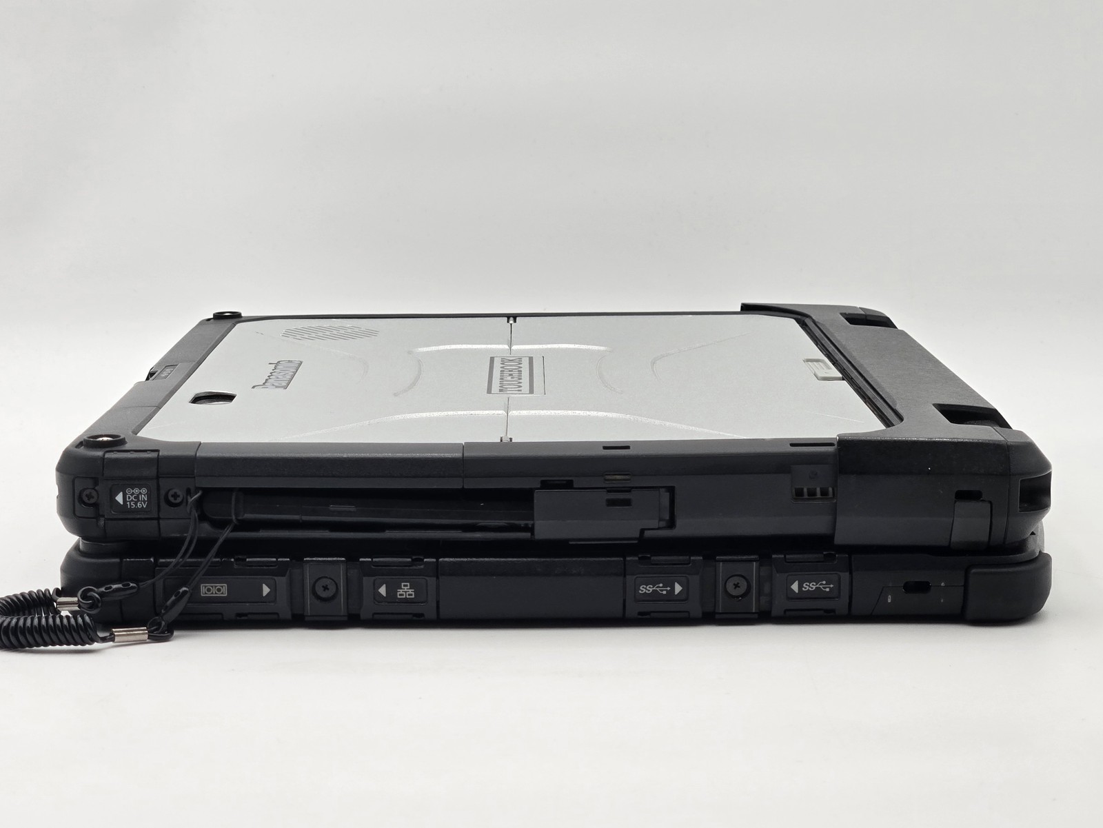 Panasonic ToughBook CF-33 MK1 2-in-1 12″ 2160 x 1440 Touch I5-7300U 16GB