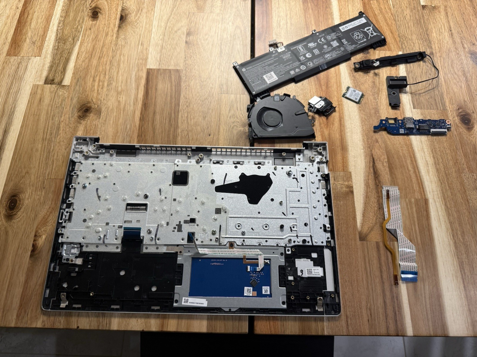 HP ProBook 450 G9 Random PARTS – Palm Rest w/Keyboard, battery, fan, wifi card