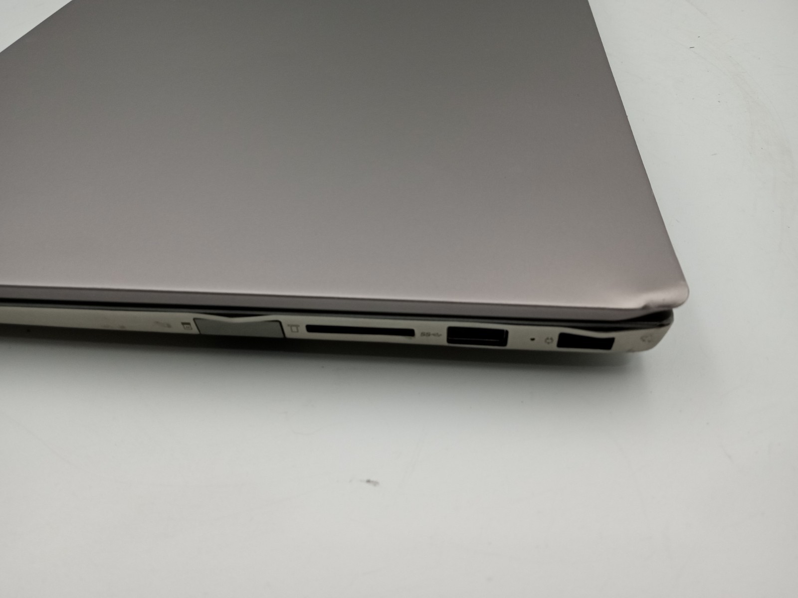 Lenovo ThinkBook 14-IIL 14″ Laptop i5-1035G1 4GB 128GB SSD Windows 11 – READ -RR