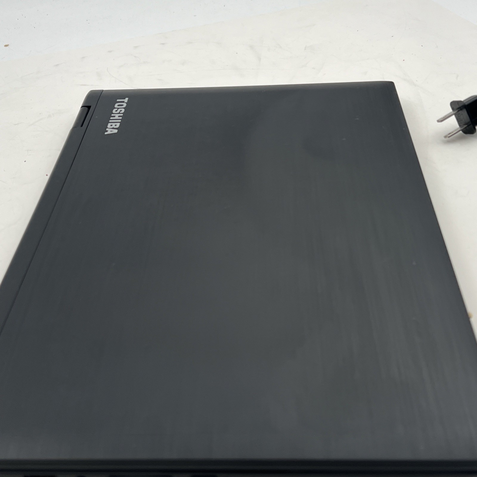 Toshiba Satellite E45W-C4200X 14in. 500GB, 6GB RAM Intel Core i3 5th Gen. 2.1GHz