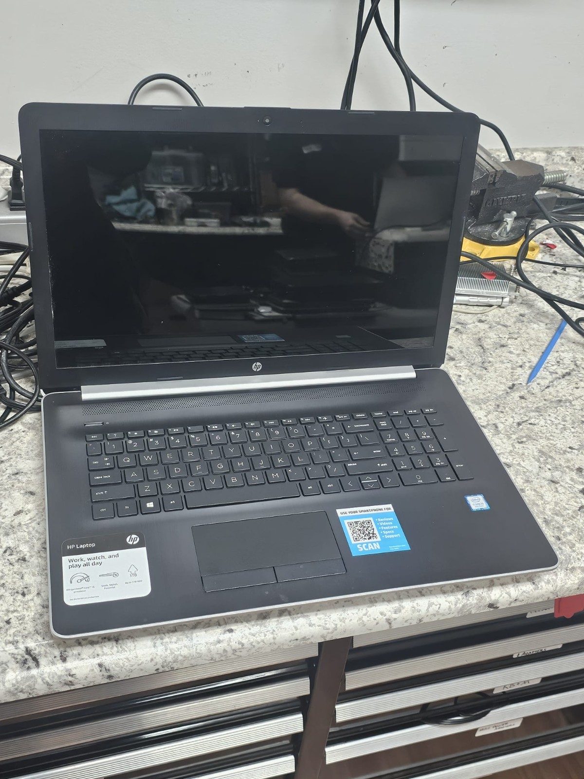 HP Laptop 17-by0062 i5-8250U, 8GB RAM, TOICH NO SSD / Charger – Special P&R