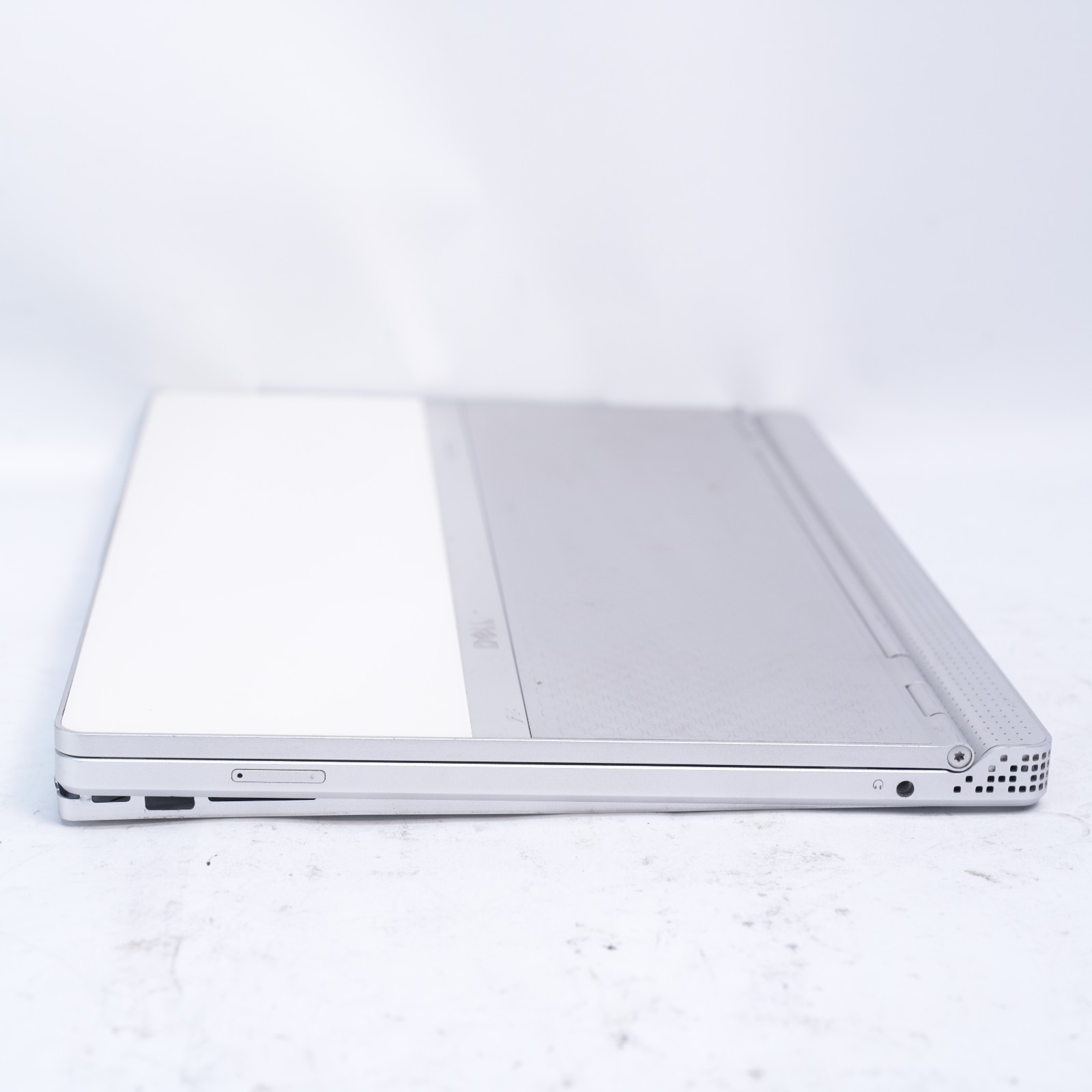 Dell Adamo 13″ INTEL CORE 2 DUO 4GB RAM 256GB SSD Laptop 2008 *PARTS* T12-D8