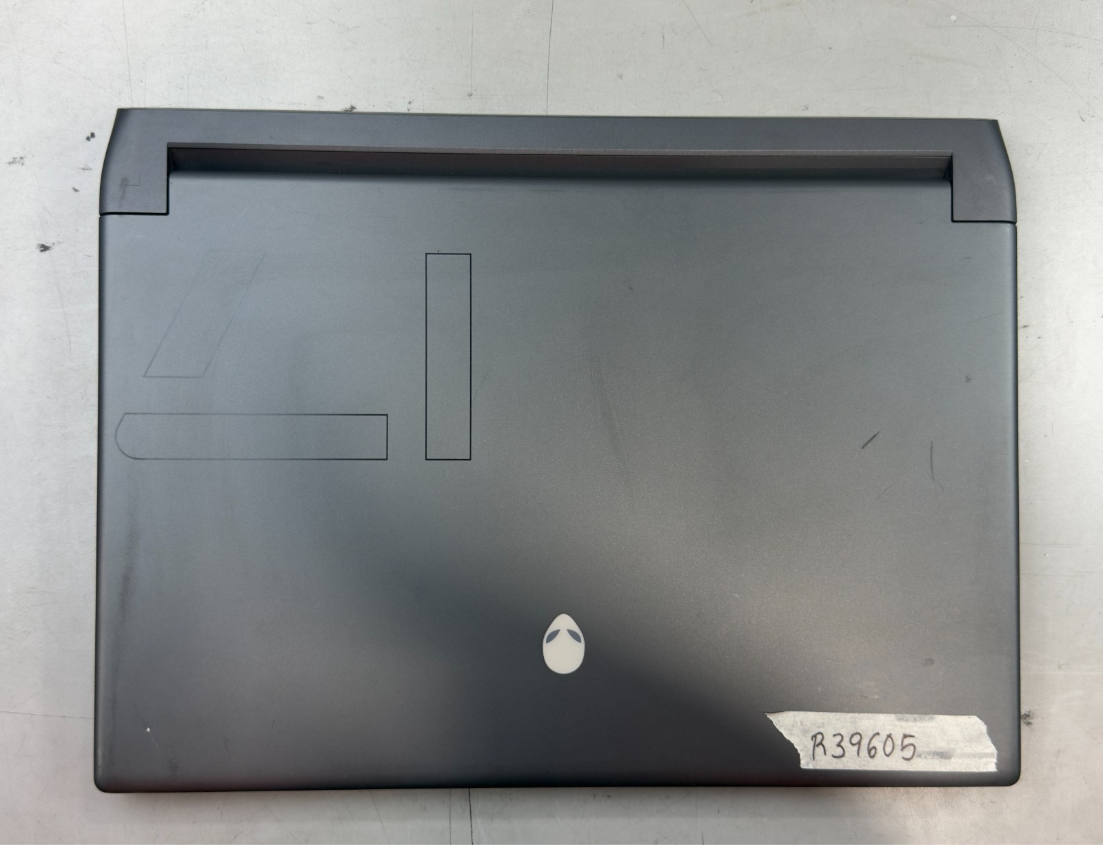 Alienware M17 R5 AMD Ryzen 9 6900HX / 16GB RAM / NO SSD -RL6014