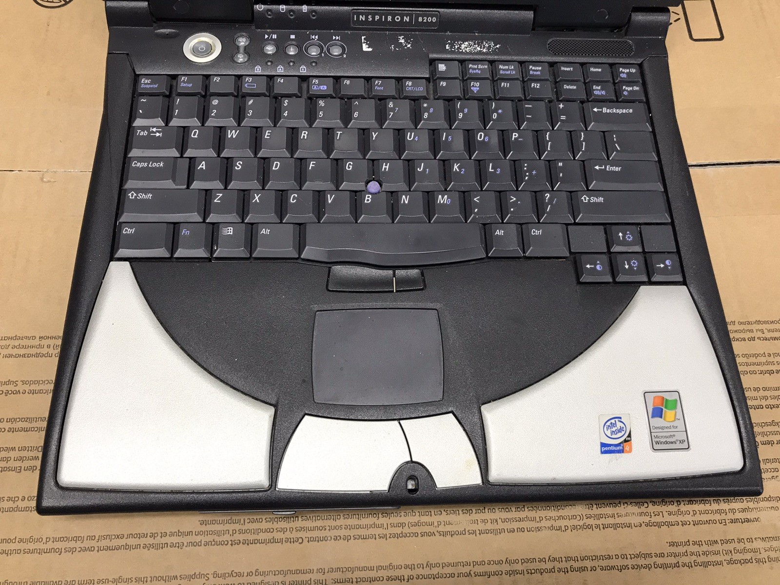 Dell Inspiron 8200 PP01X Intel Pentium 4 Laptop UNTESTED
