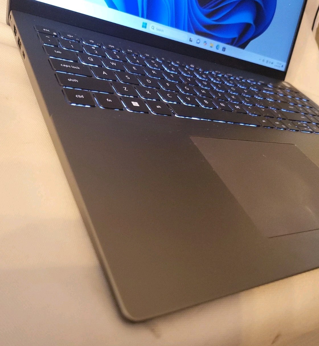Dell Vostro 5620 i7-1260P 16GB RAM 512GB SSD NVIDIA MX570 16″ FHD Win11