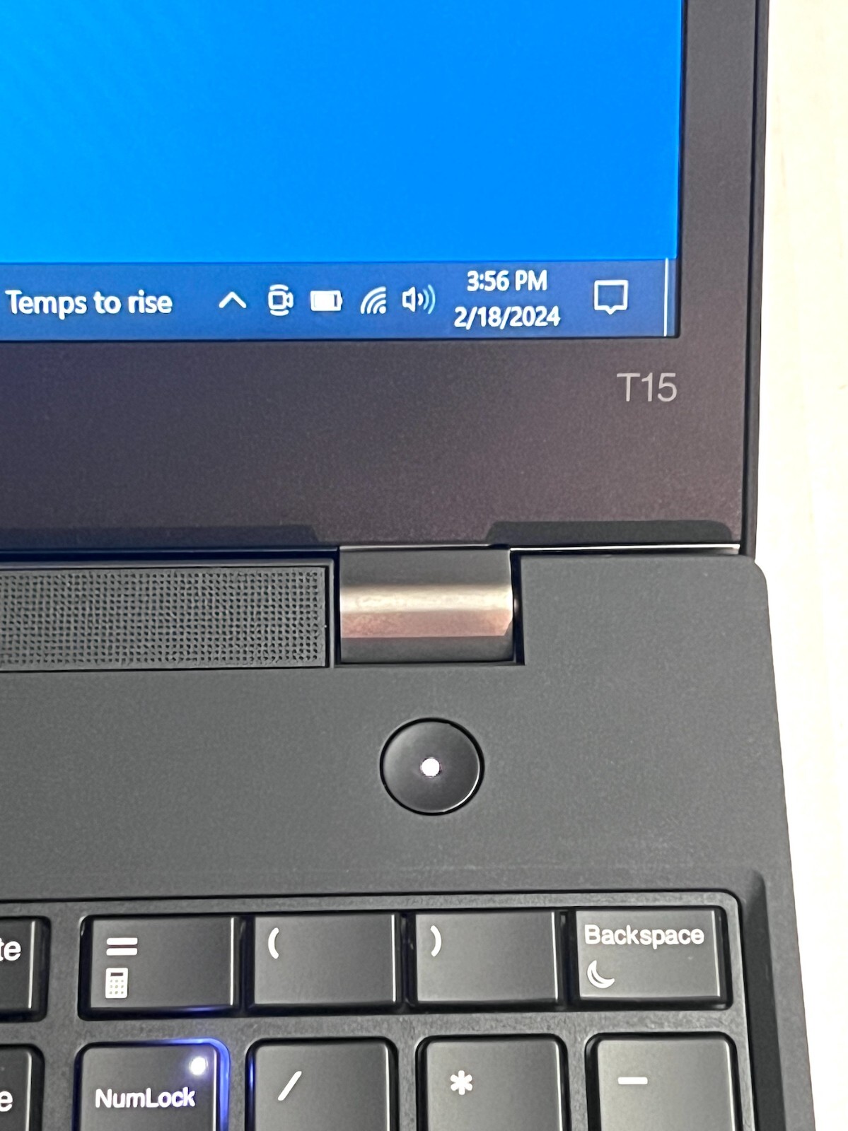 Lenovo T15 20S6-CT01WW Core i7-10510u 16GB 512GB 15.6″ – Warranty July 24