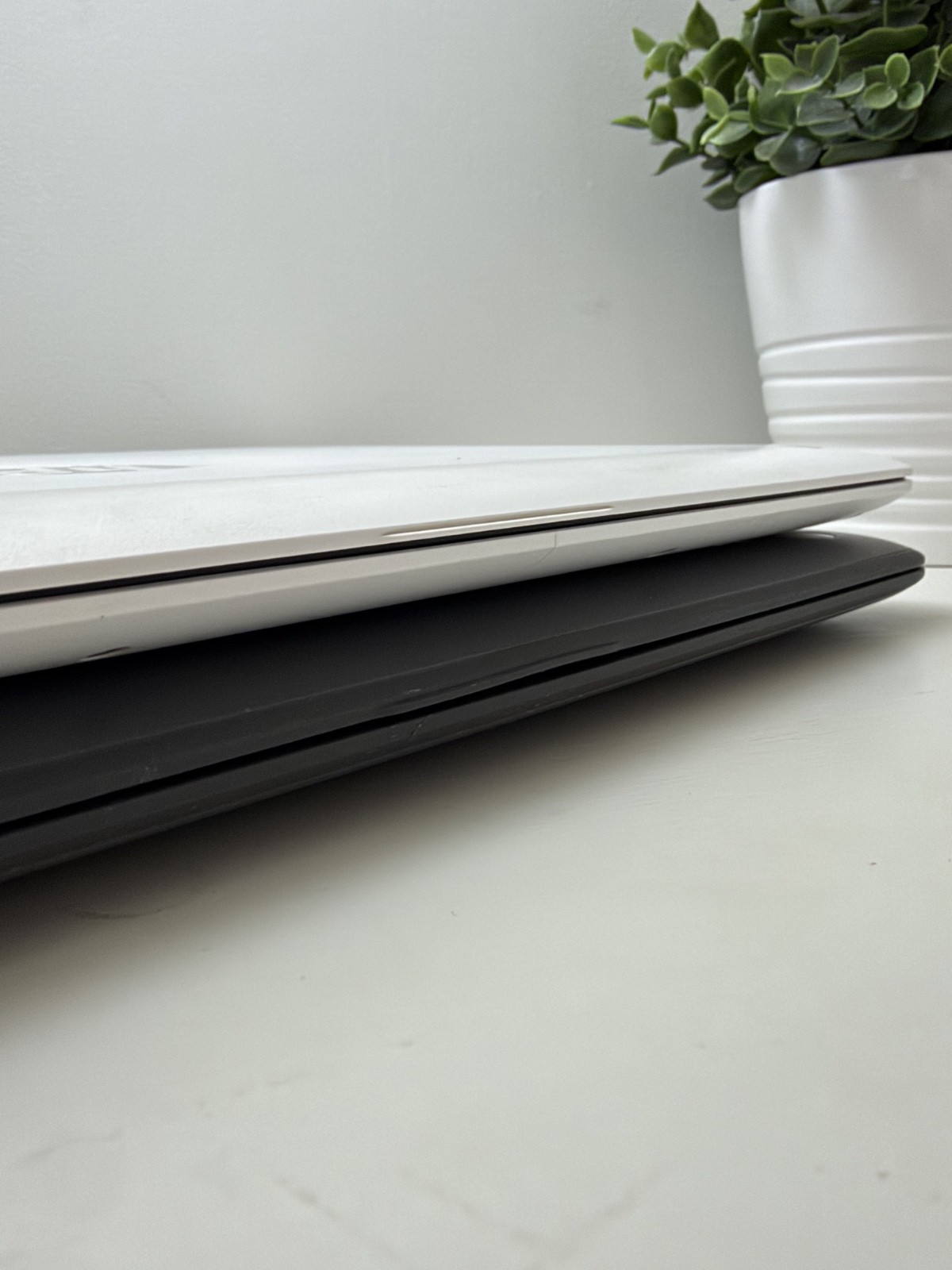 Lot Of 2 – White/Black – HP Chromebook x360 (11-ae131nr, 11-ae027nr)
