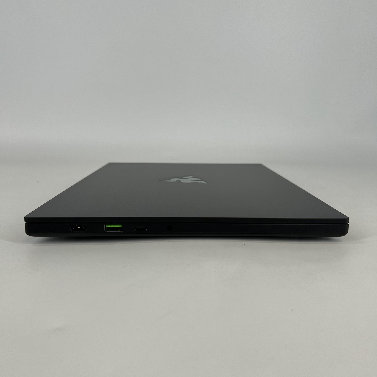 Razer Blade 14 120Hz QHD+ 2025 2.0GHz Ryzen AI 9 365 32GB 1TB RTX 5070 Excellent